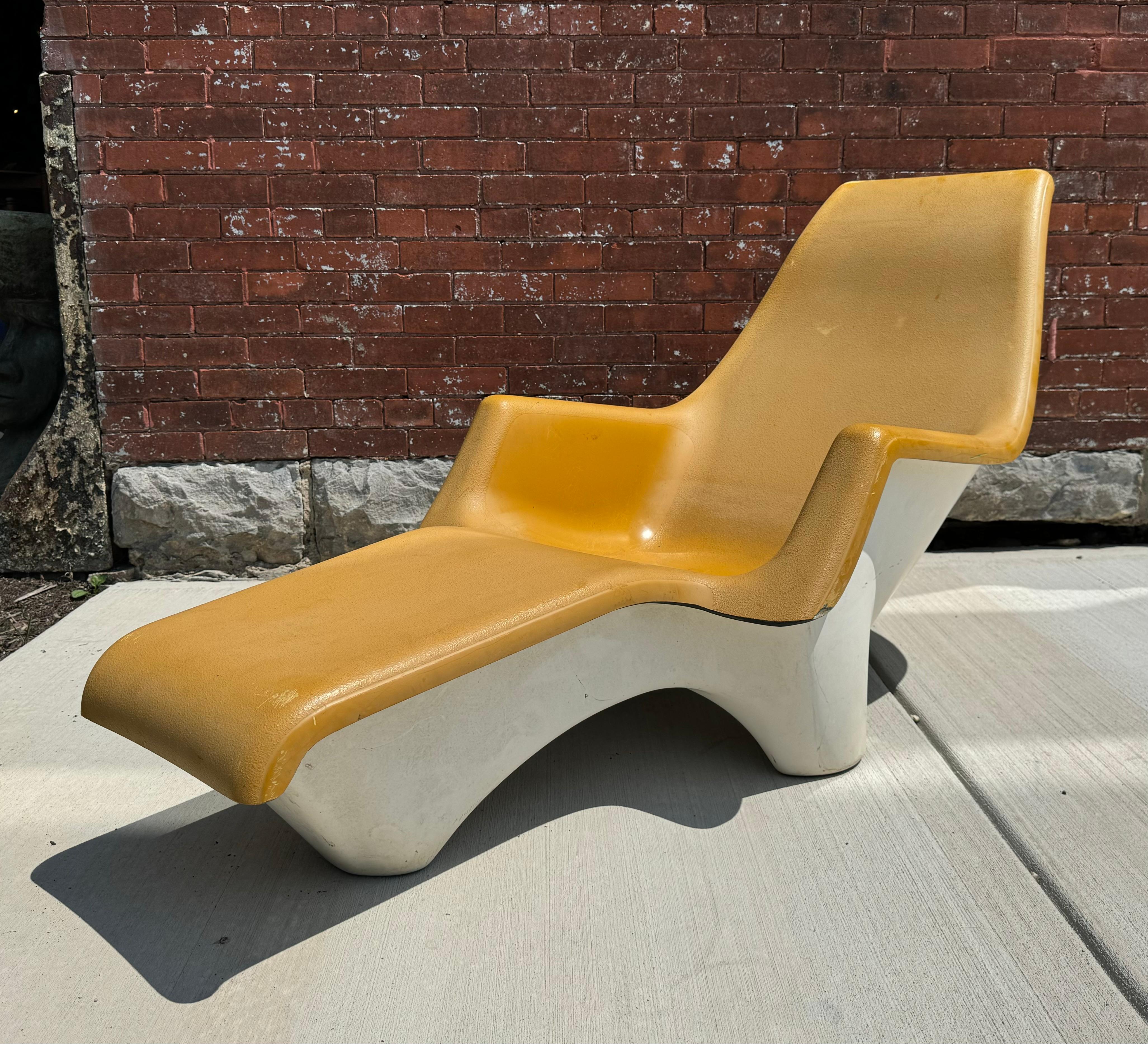 Fauteuil de salon Fibrella de l'ère spatiale par Le Barron.. version rare ARM Bon état - En vente à Buffalo, NY
