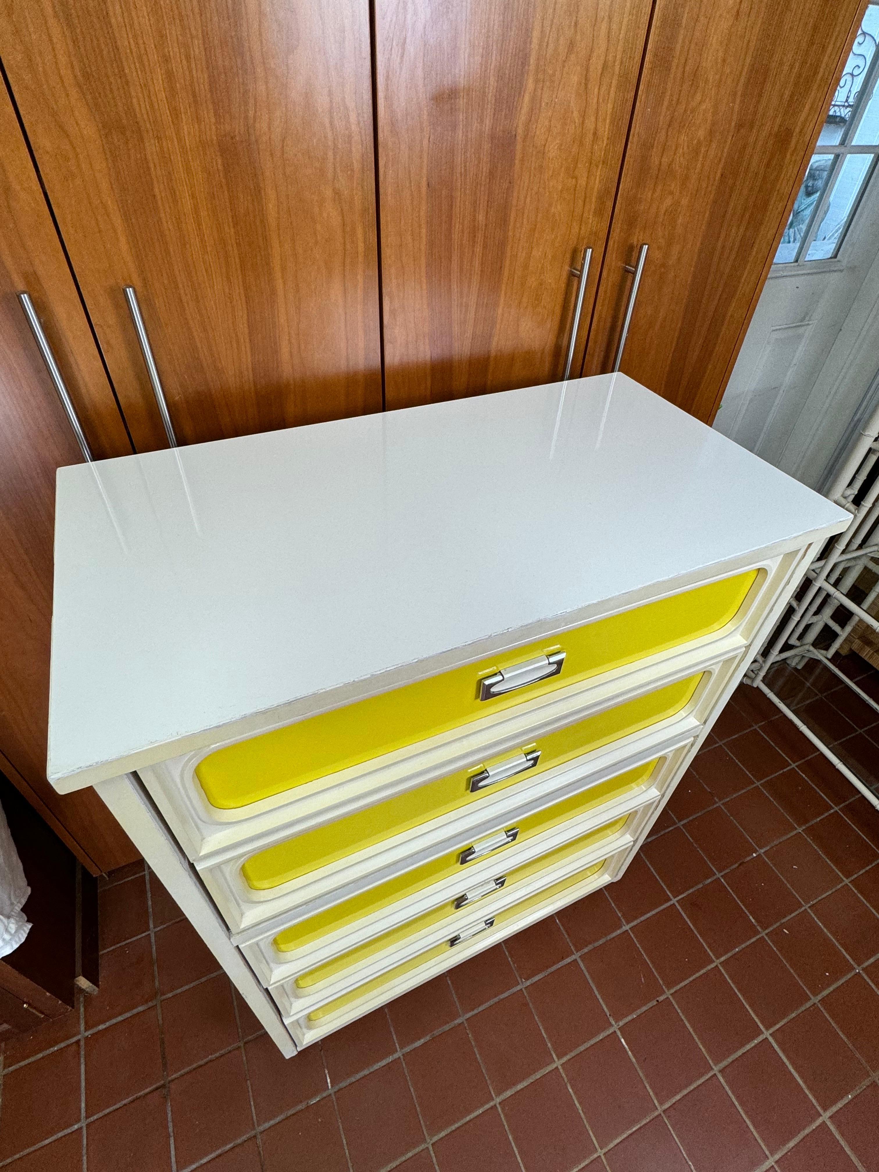 Space Age Five Drawer Dresser in Yellow and White For Sale 5
