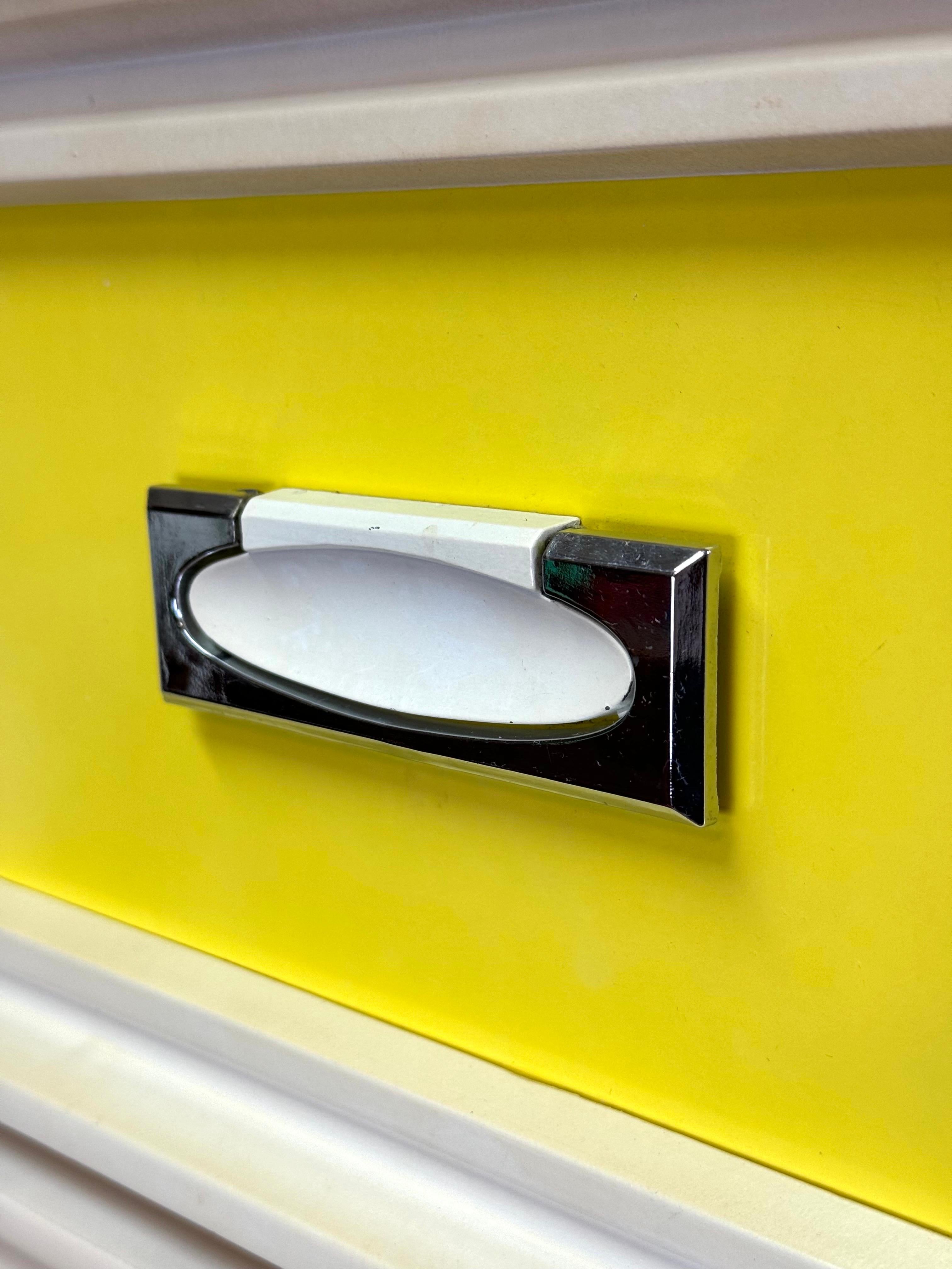Space Age Five Drawer Dresser in Yellow and White For Sale 8