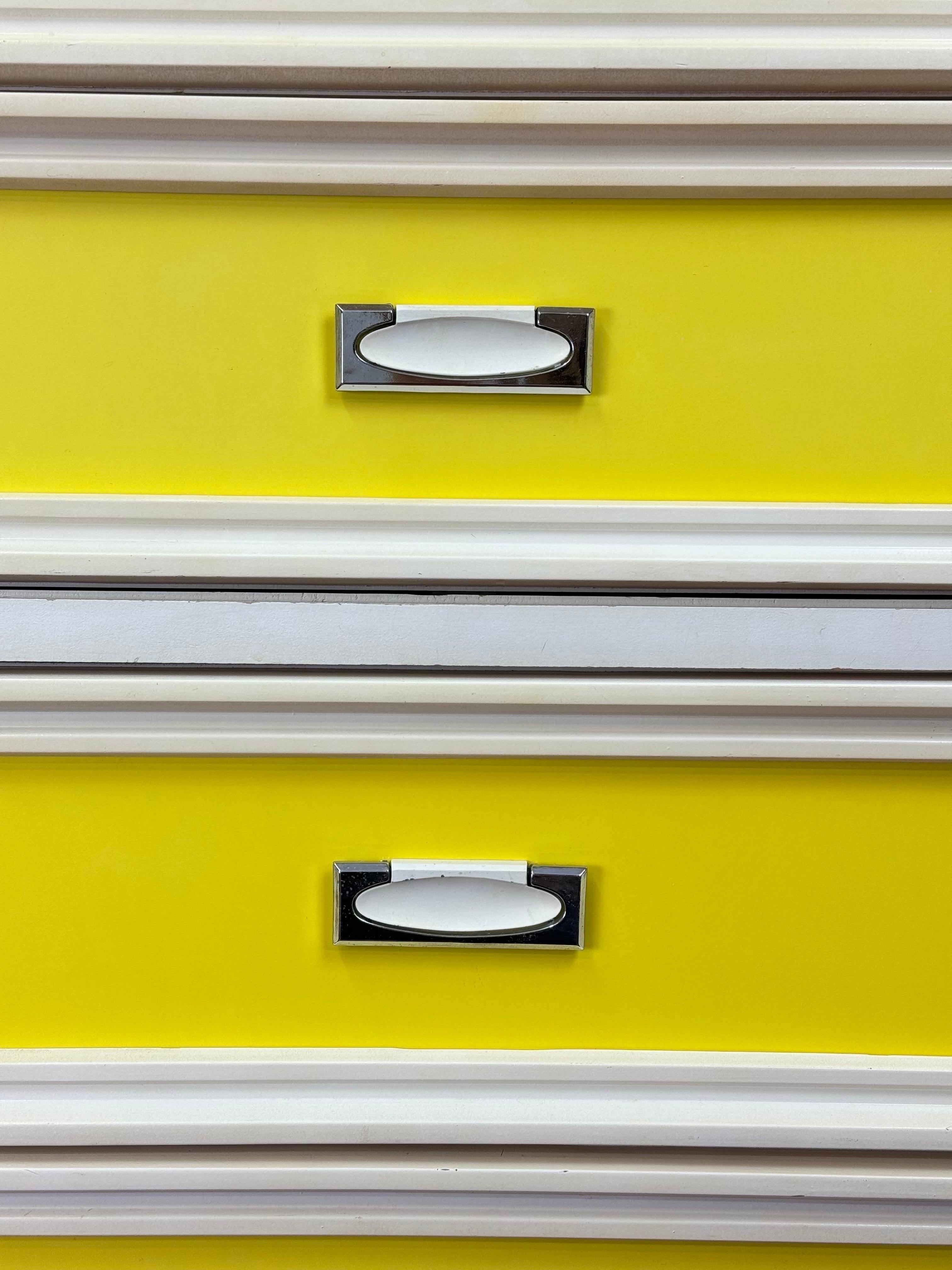 Space Age Five Drawer Dresser in Yellow and White For Sale 3