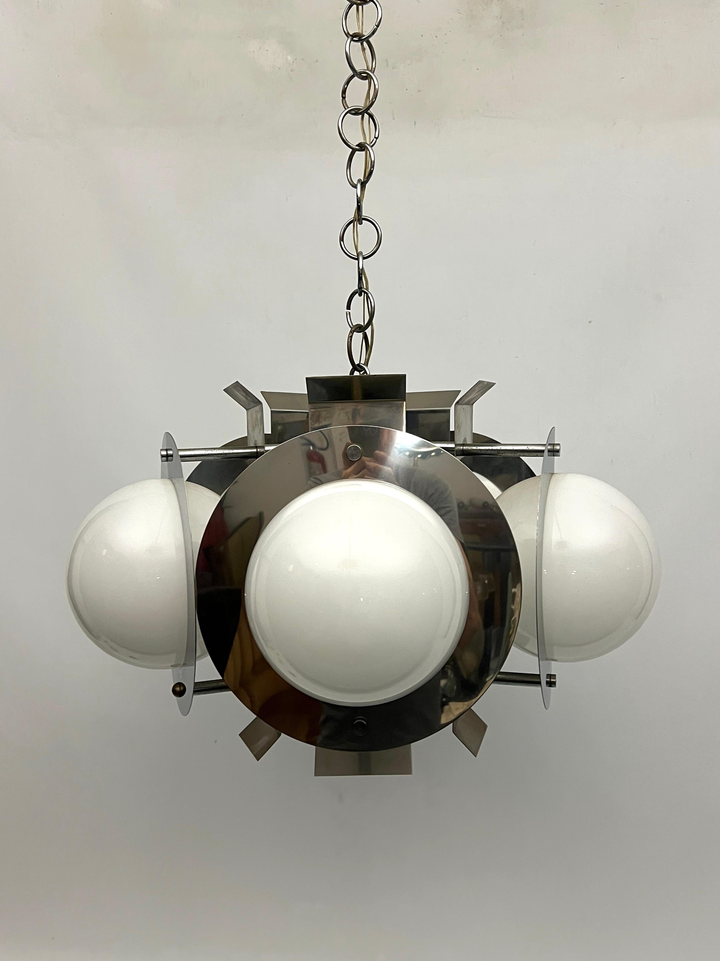 Space Age five lights chandelier in chrome and white glass. Italy 1970s In Good Condition For Sale In Catania, CT
