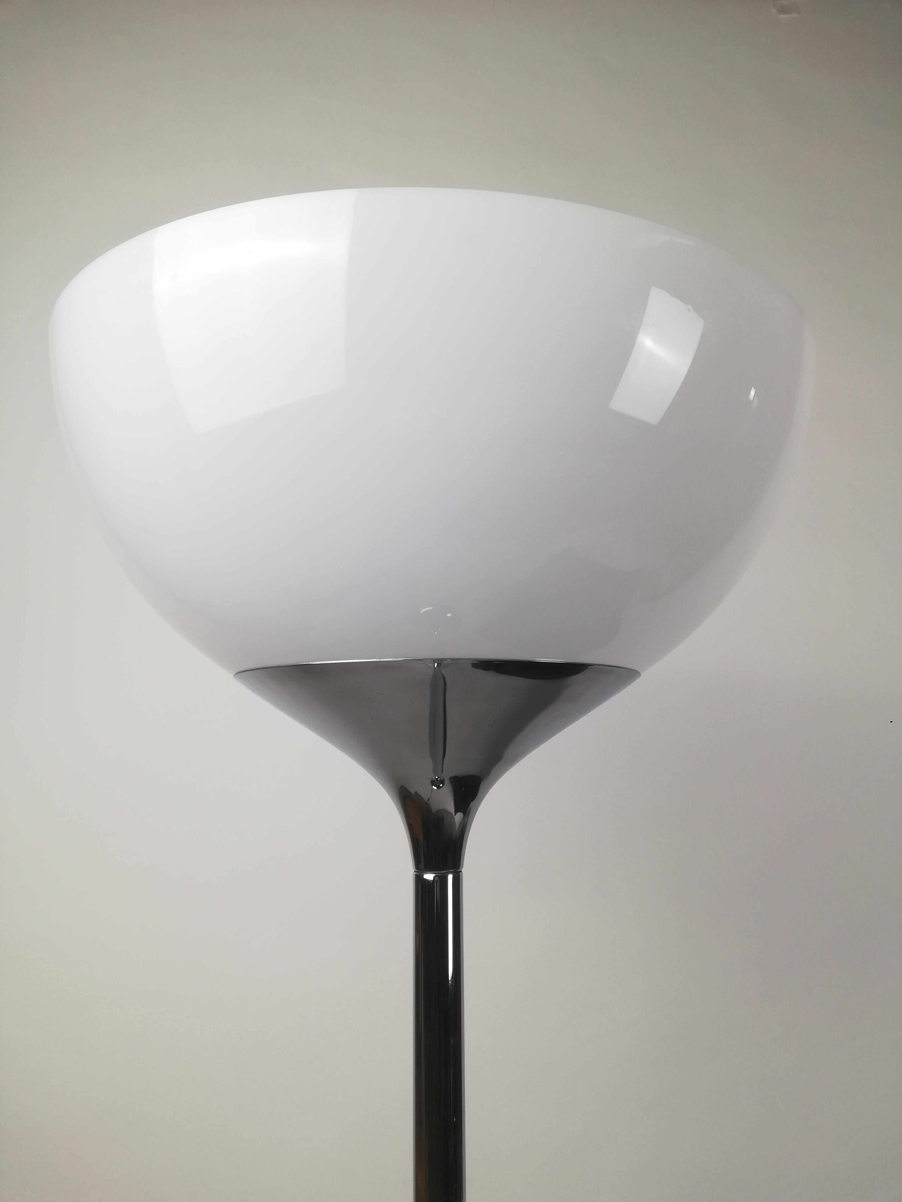Italian Space Age Floor Lamp by I Guzzini in White Acrylic and Chrome, Italy, 1970s For Sale