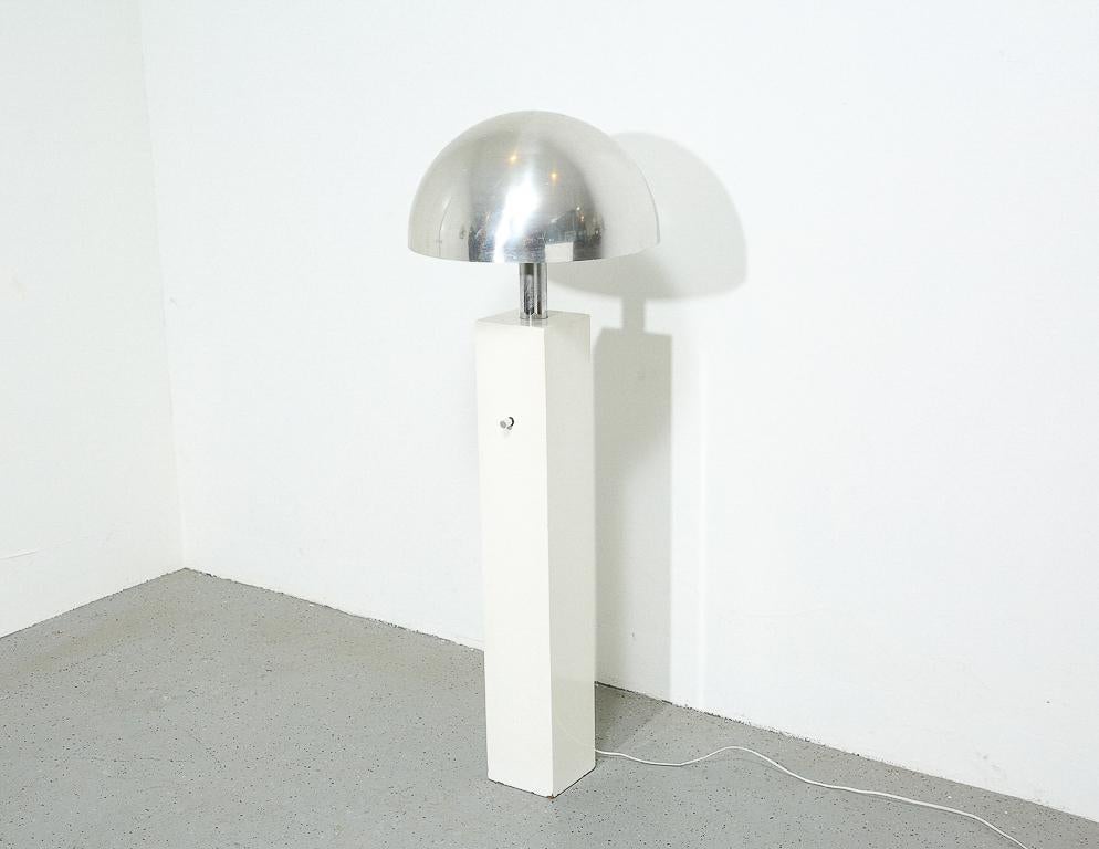 Space Age Floor Lamp In Good Condition For Sale In Brooklyn, NY