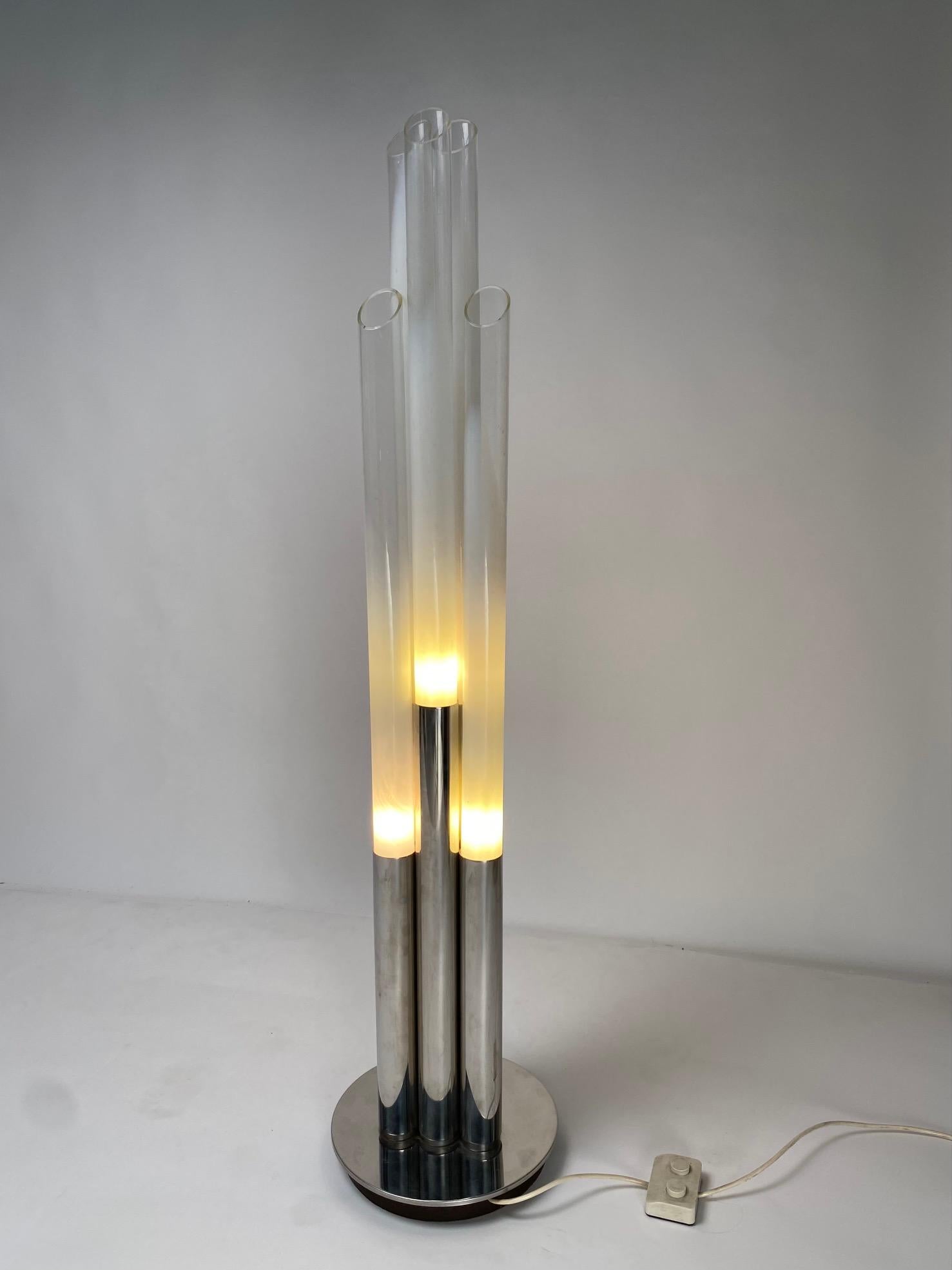 Large Space Age metal and glass floor lamp in the style of the famous Italian designer Carlo Nason. Italy, 1970s

It is a floor lamp with great scenographic impact, capable of adapting to different domestic contexts.
The presence of two switches