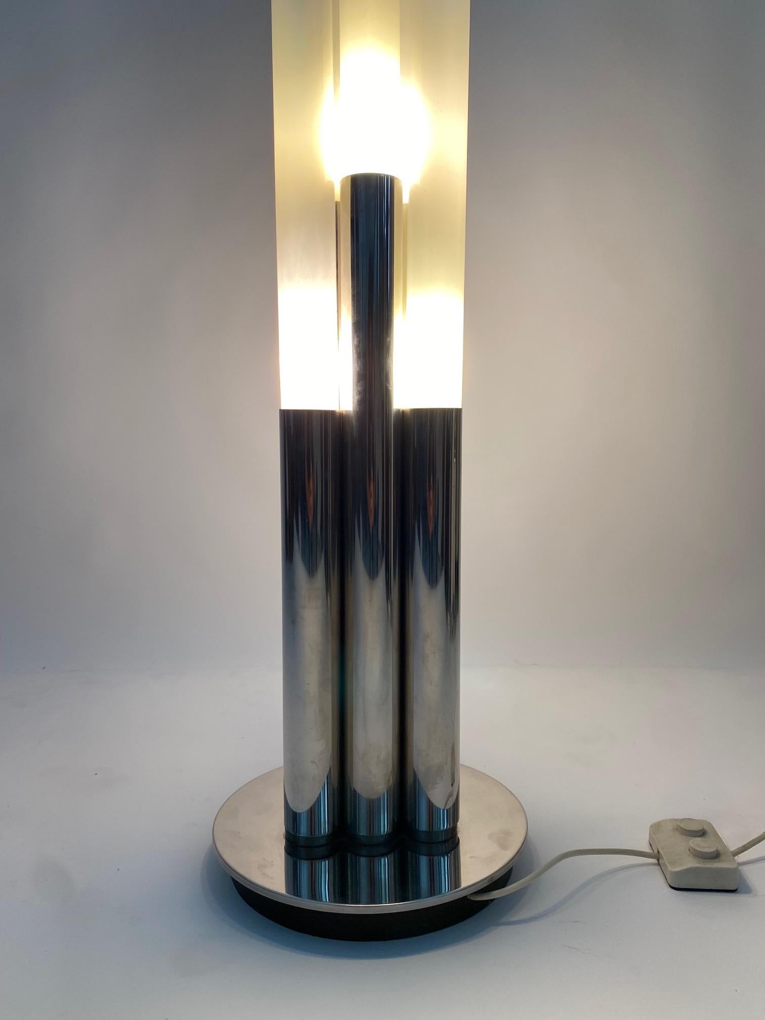 Space Age Floor lamp in metal and glass, Carlo Nason Style, Italy 1970s  For Sale 3