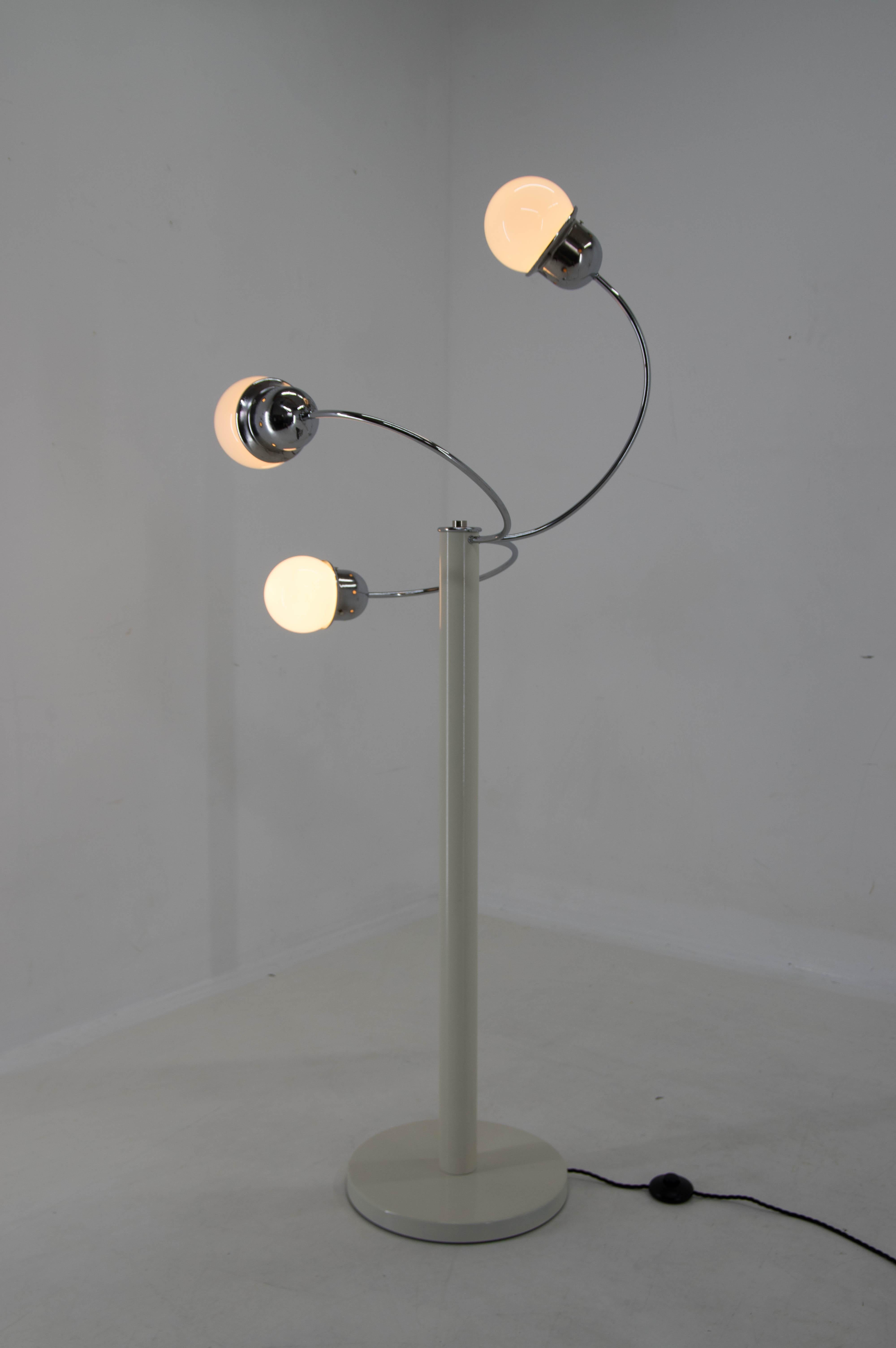 Metal Space Age Floor Lamp, Italy, 1960s For Sale
