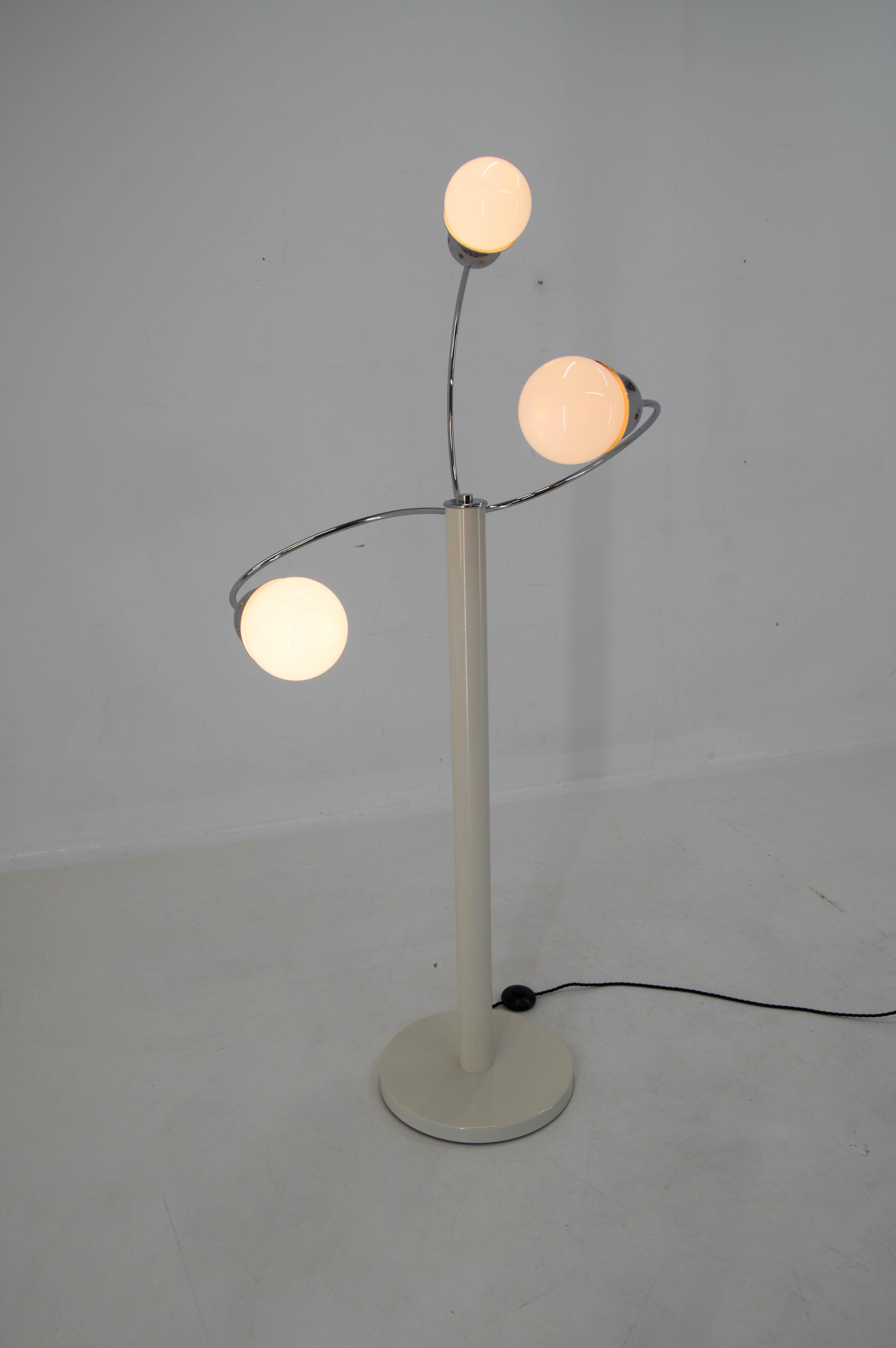 Space Age Floor Lamp, Italy, 1960s For Sale 1