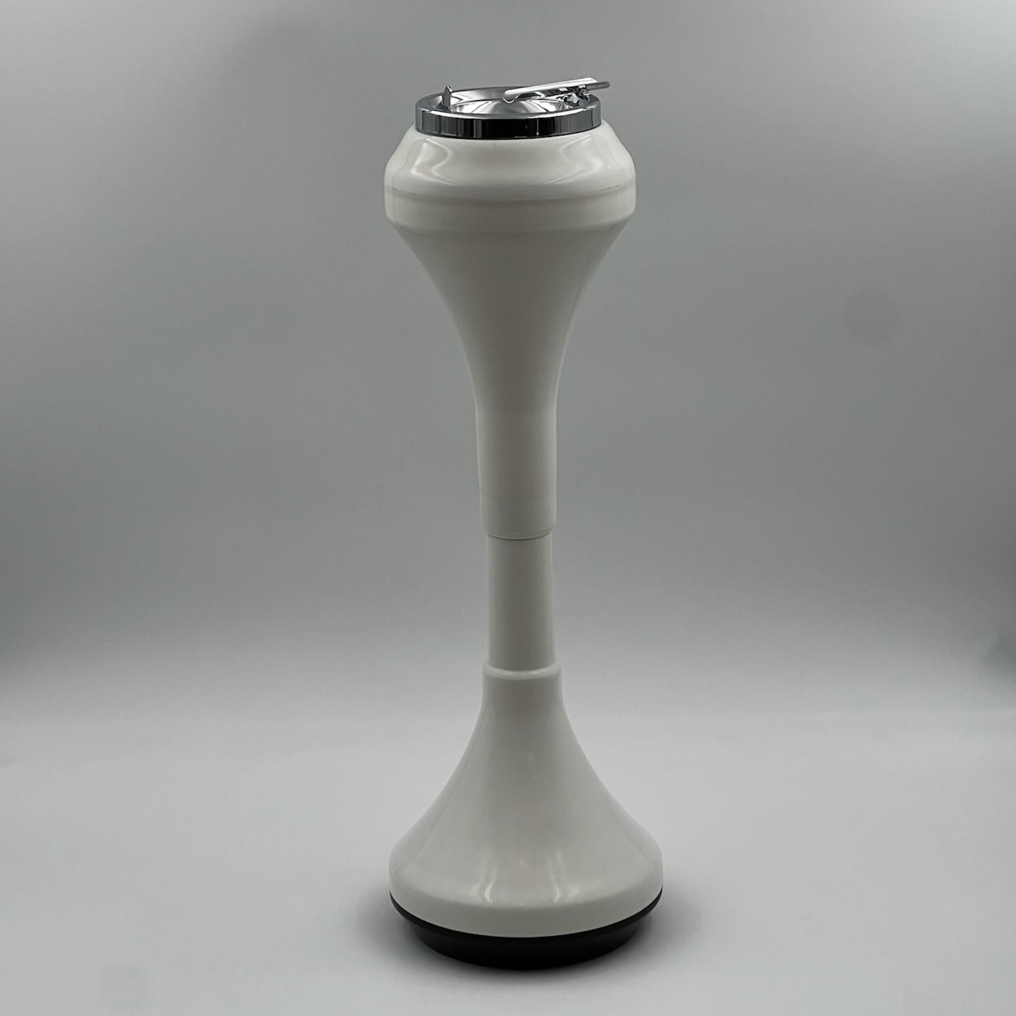 Indulge in the nostalgia of space age design with our exquisite Italian floor standing ashtray from the 1960s. Crafted with a sleek plastic silhouette in a timeless white hue, this ashtray seamlessly embodies the futuristic elegance of the space age