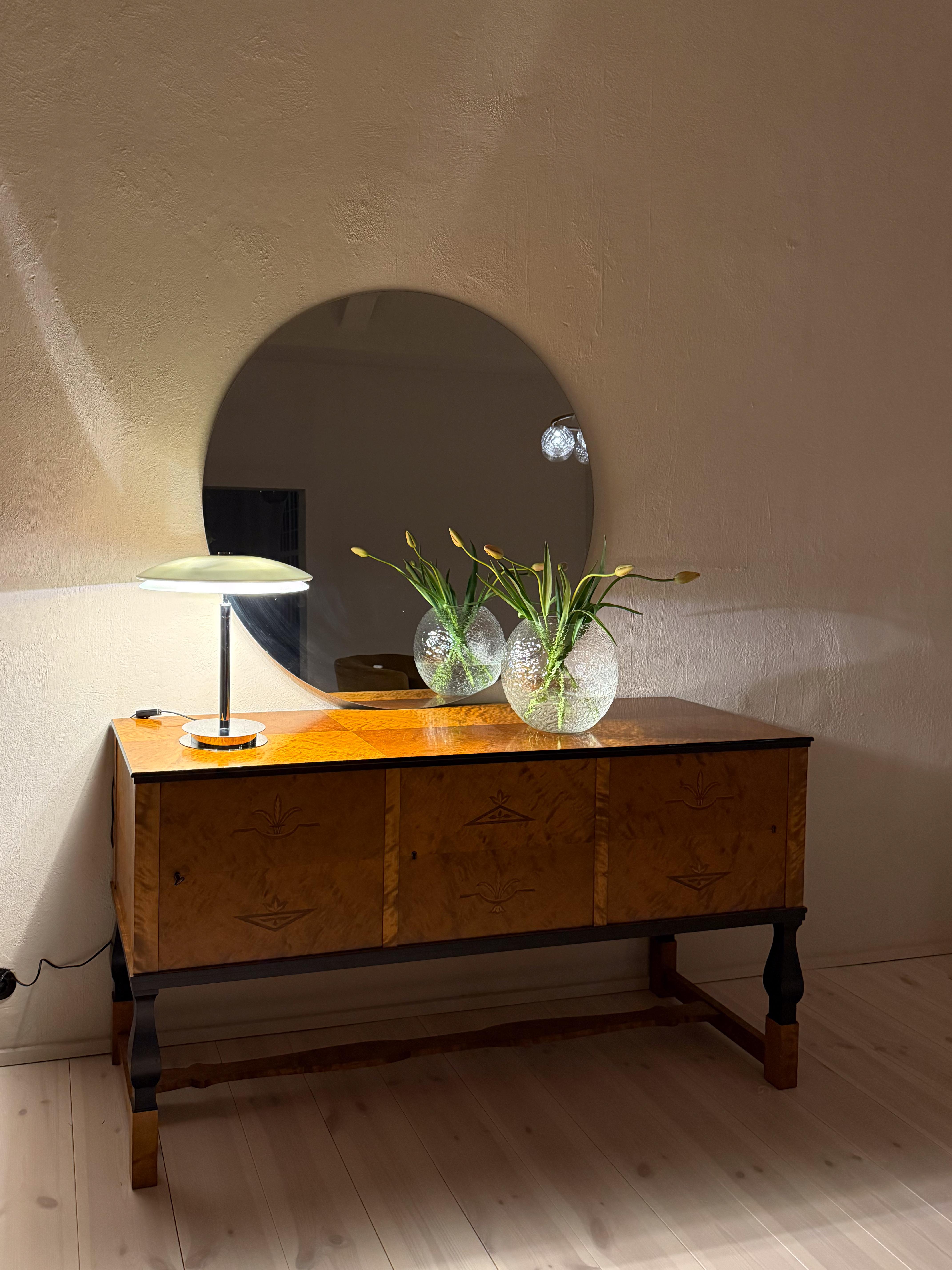 italien Lampe de bureau Tris de Fontana Arte de l'Ère spatiale avec base chromée Italie, vers 2000 en vente