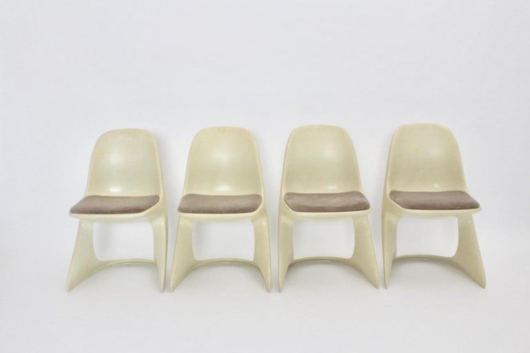 Space Age Four White Vintage Plastic Dining Chairs Alexander Begge
