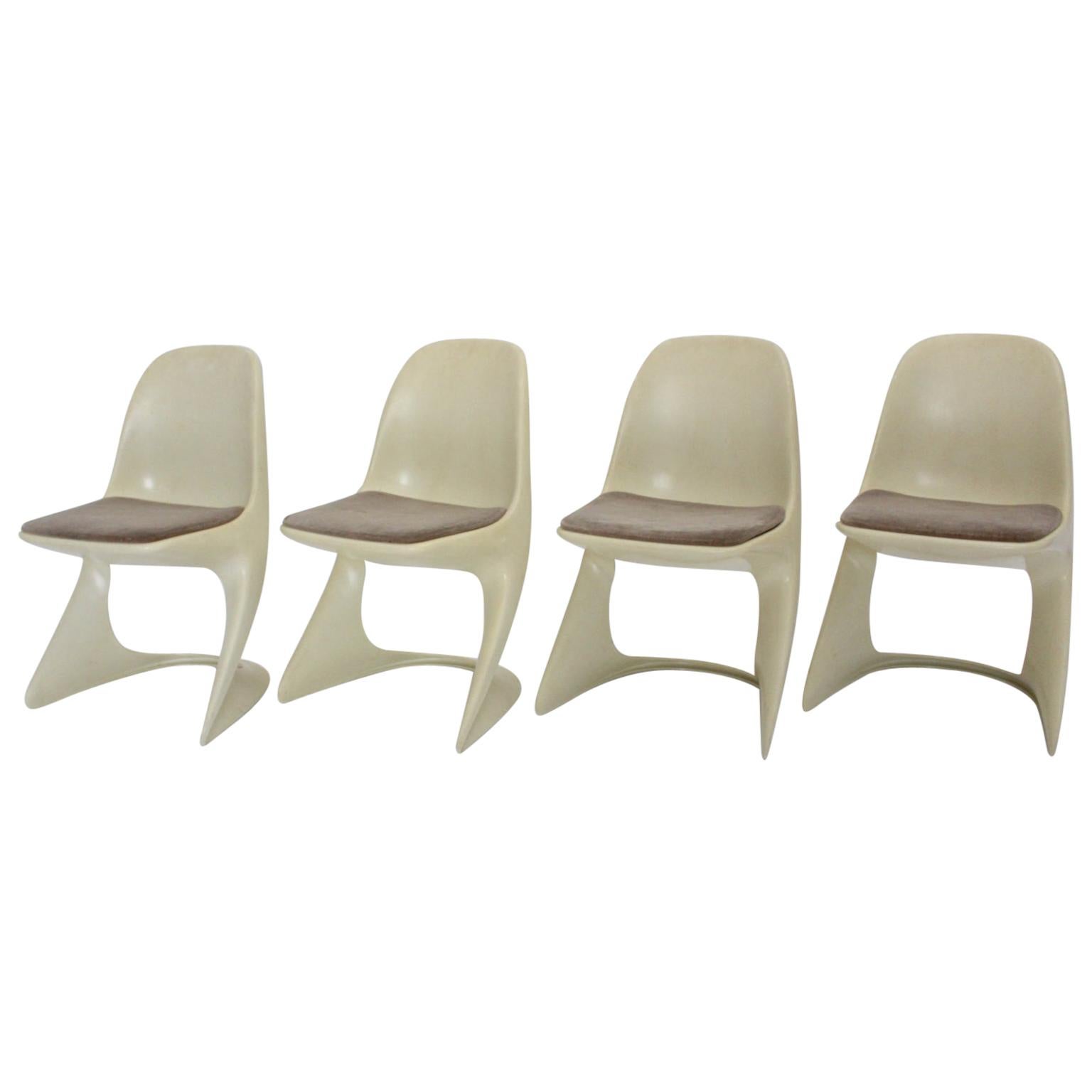 Space Age Four White Vintage Plastic Dining Chairs Alexander Begge, 1971 For Sale