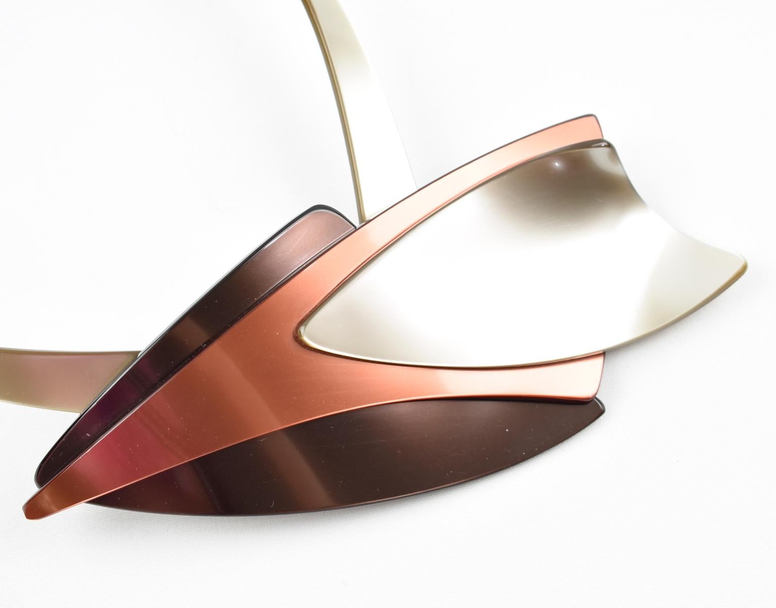 Futuristische Lucite-Halskette aus dem Space Age in Rost, Schokoladenbraun und Taupe im Angebot 4