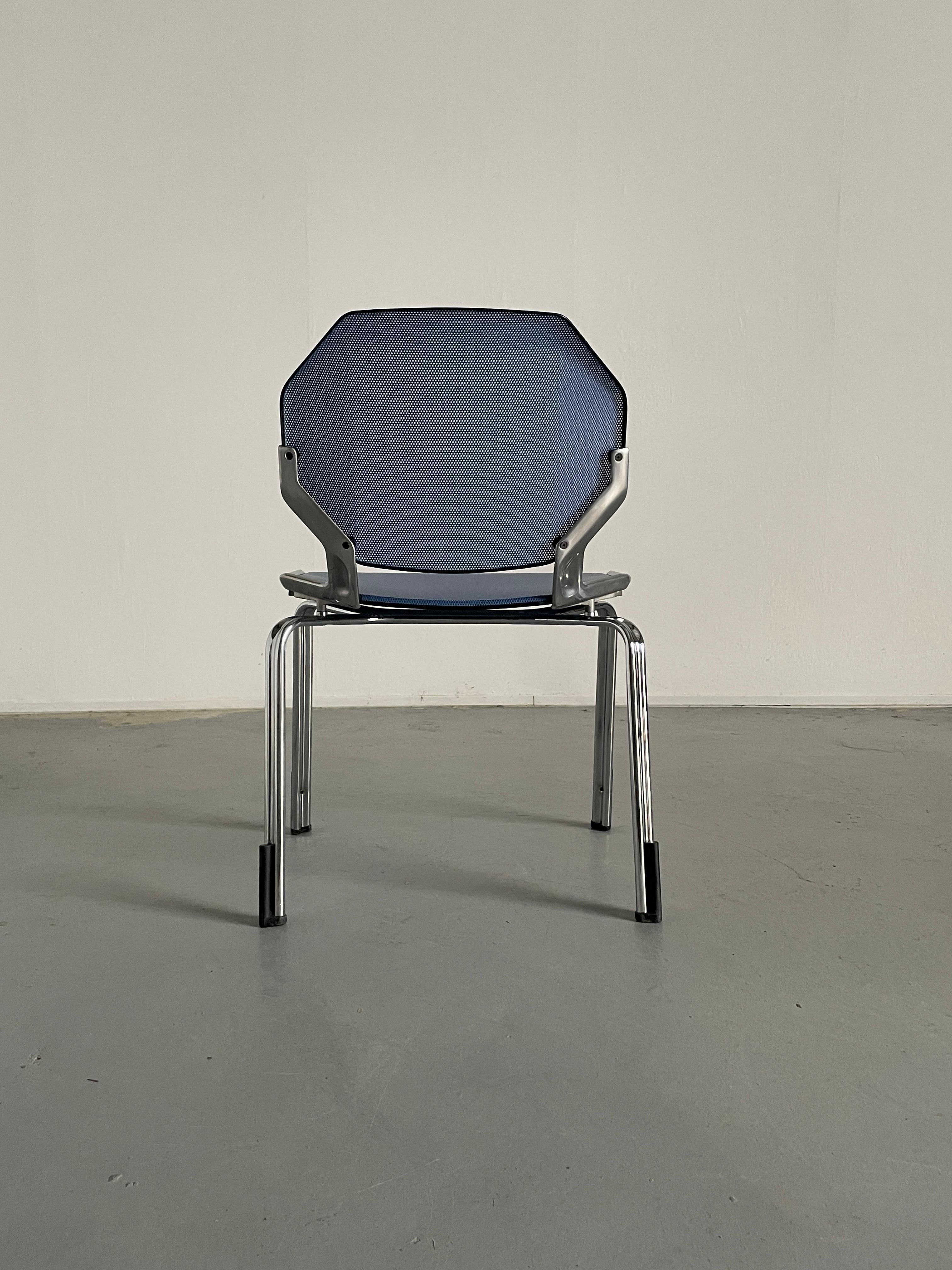 Chaises de salle à manger empilables octogonales futuristes d'A Space par Fröscher Sitform, années 90 Bon état - En vente à Zagreb, HR