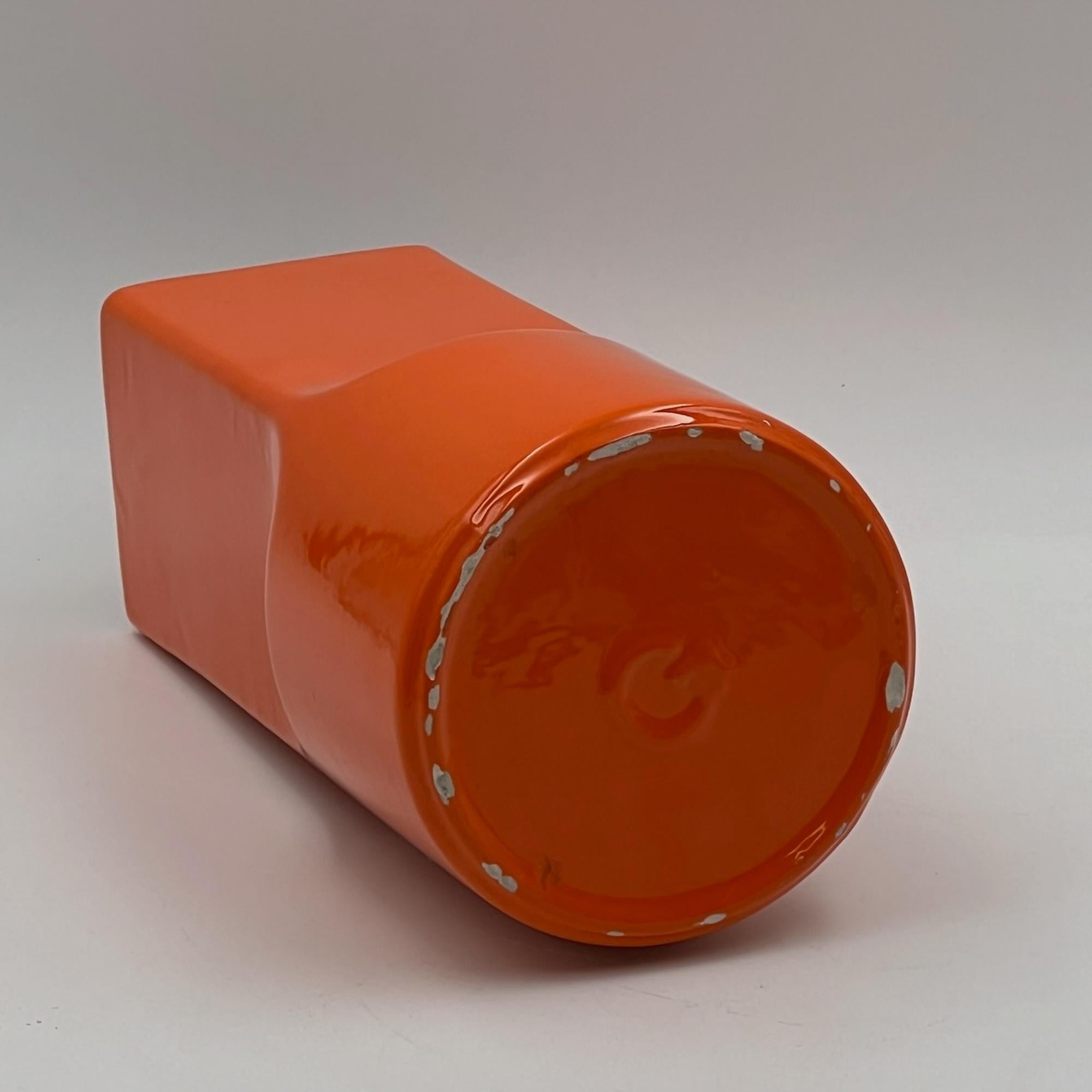 Vases de l'ère spatiale en céramique Gabbianelli faits à la main, orange et blanc, années 1960 en vente 2