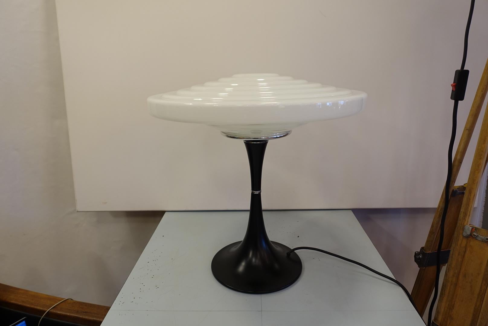 Vintage Design:
- Opaline glass table lamp.
- Produced in Portugal in the 1970s.
- In its original state and fully functional.
  
