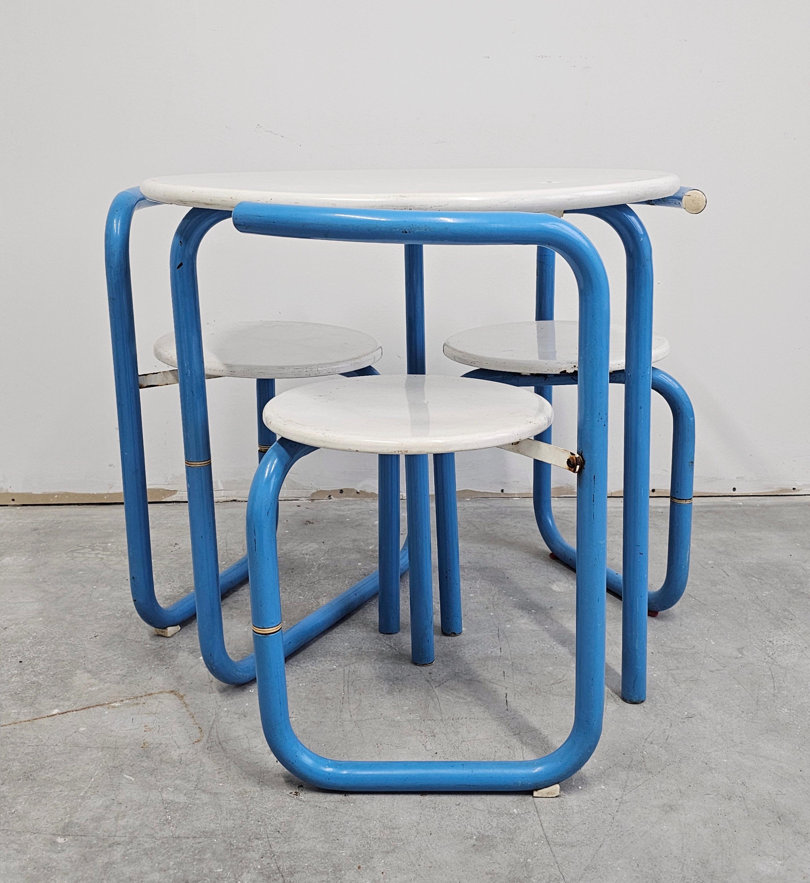 Space Age Garden, Patio or Dining Room Set of a Table and Three Chairs For Sale 1