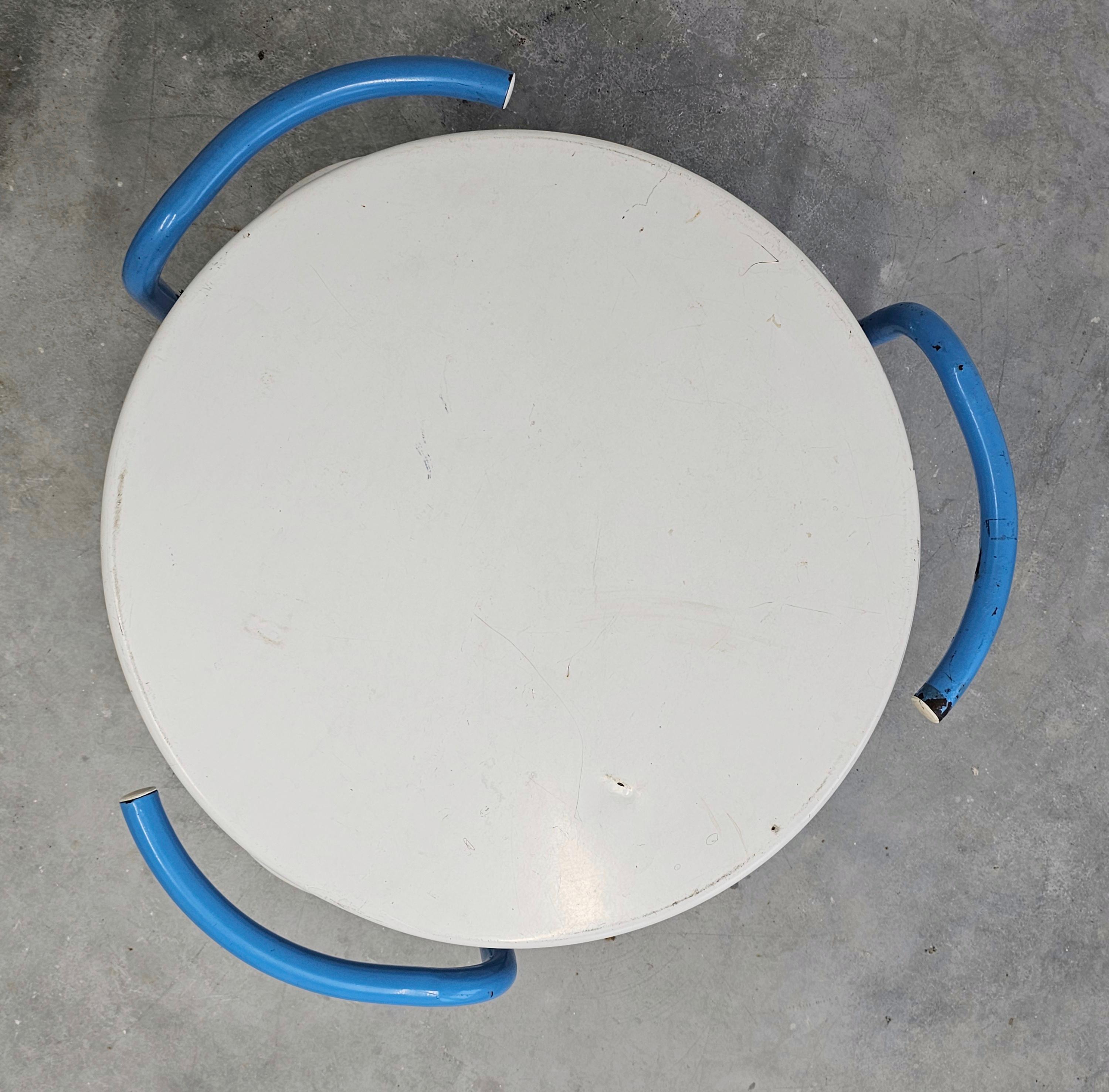 Space Age Garden, Patio or Dining Room Set of a Table and Three Chairs For Sale 2