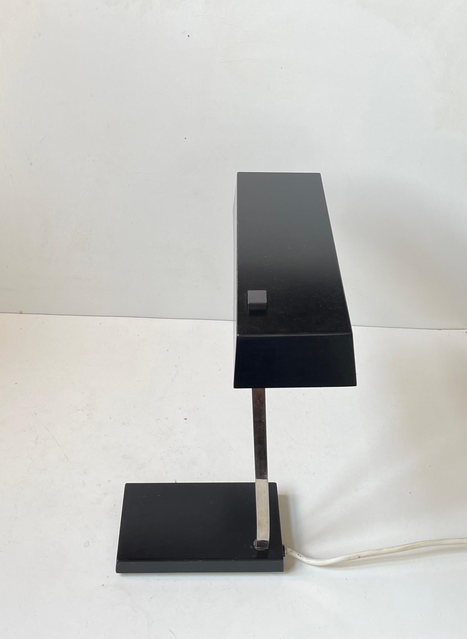 Very similar to Kaiser Leutchen's model 6878 comes this unusual architecturally clean, strict and minimalistic desk lamp from Hillebrand Leutchen in Germany. This is a period piece dating from the 1960s. Every shape in this constellation are