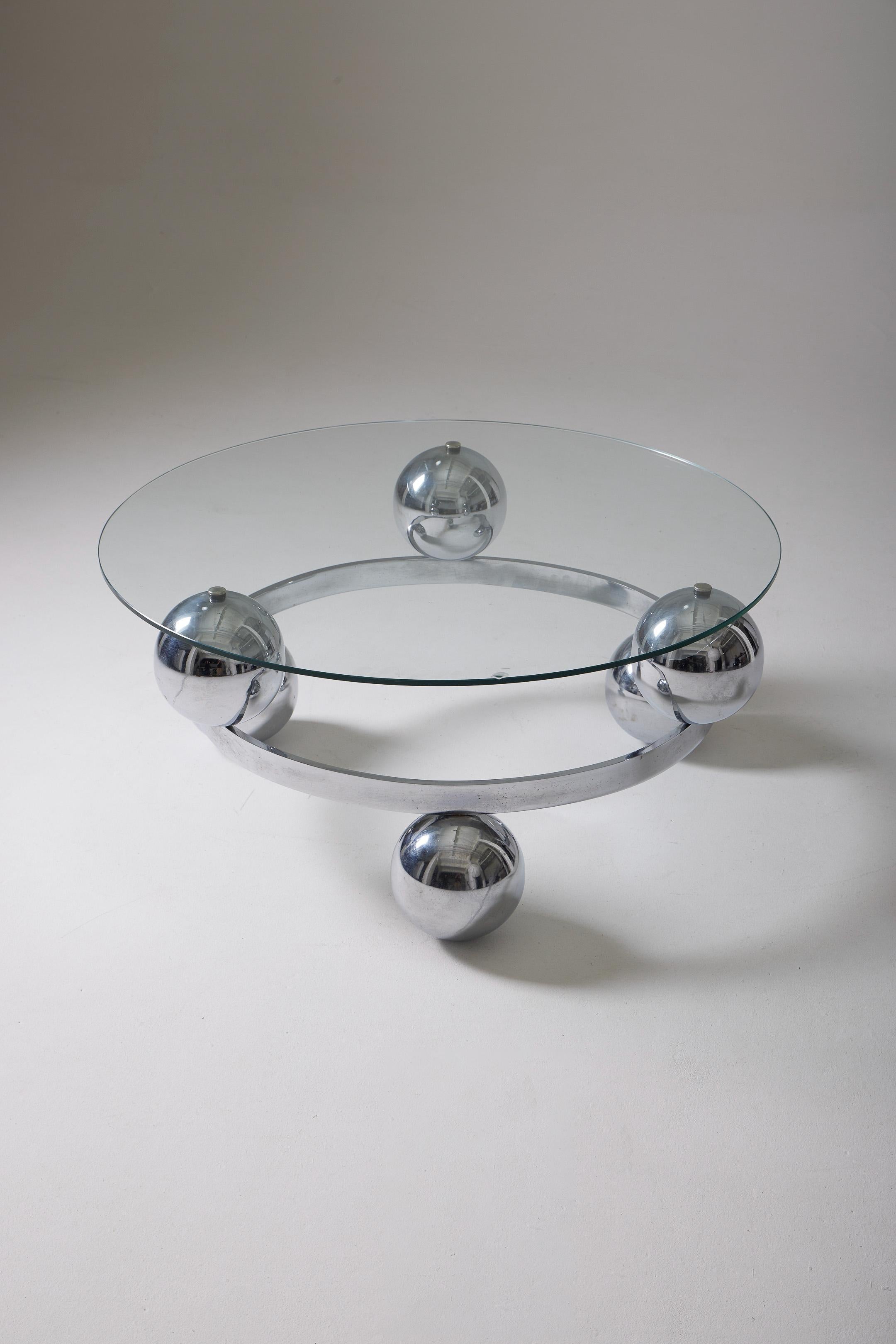 Round Space Age style coffee table reminiscent of Sputnik in the 1980s. The tabletop is made of glass and the structure is chrome metal, resembling the Atomium. Some impacts are to be noted (visible in the photos). Overall good condition.
LP2914