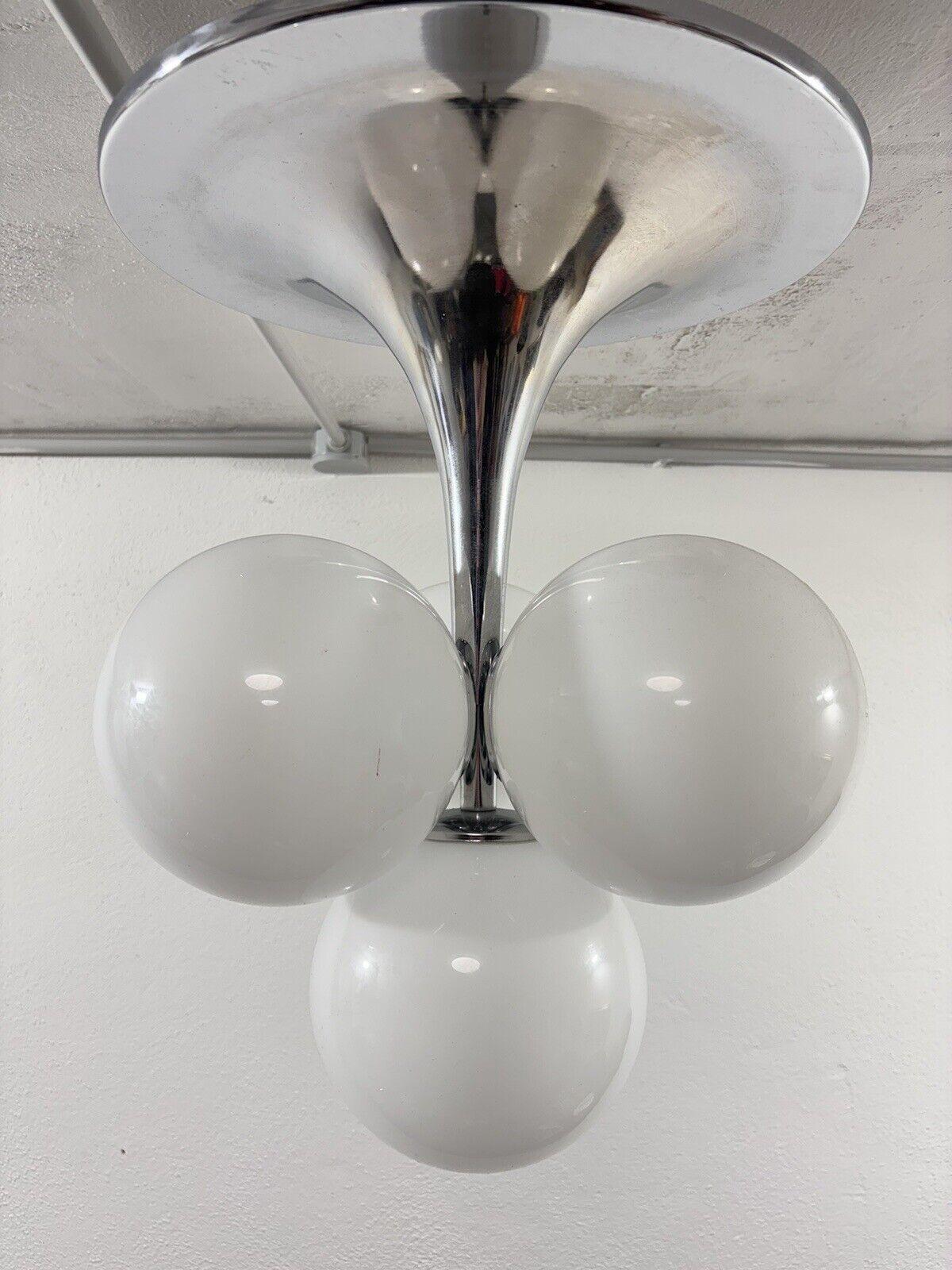Space Age Globe Chandelier 4 Lights Modern Design 1970's.

Chrome-plated steel frame, glass diffusers.

The item is in excellent conservative condition, there are no cosmetic or structural defects to report. (Please see photos)

Height 60 cm

Width