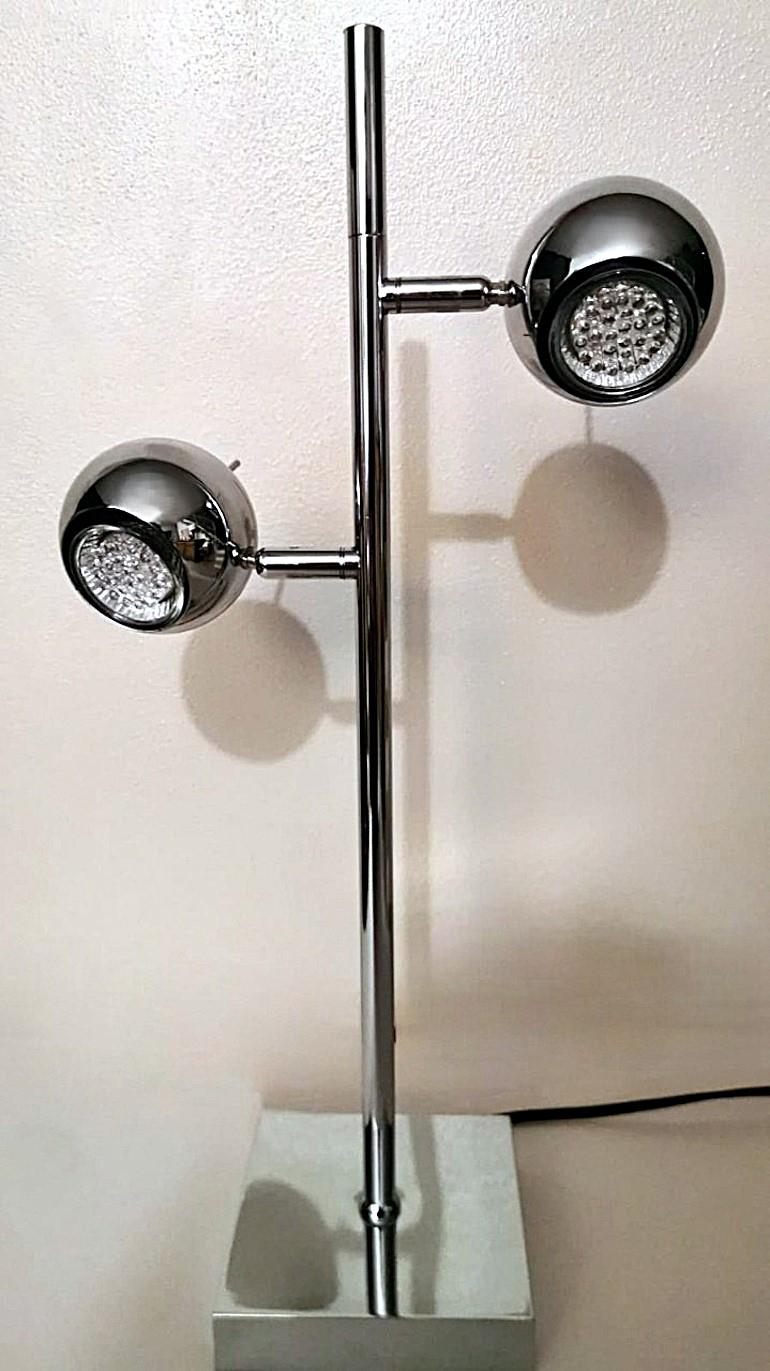 La Era Espacial  Lámpara de mesa italiana de metal cromado estilo Goffredo Reggiani Era espacial en venta