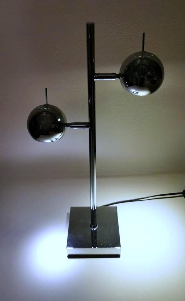 La Era Espacial  Lámpara de mesa italiana de metal cromado estilo Goffredo Reggiani en Bueno estado para la venta en Prato, Tuscany