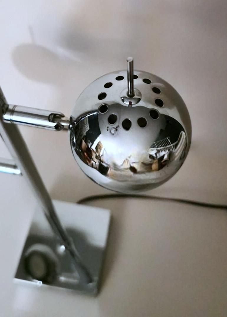 La Era Espacial  Lámpara de mesa italiana de metal cromado estilo Goffredo Reggiani en venta 1