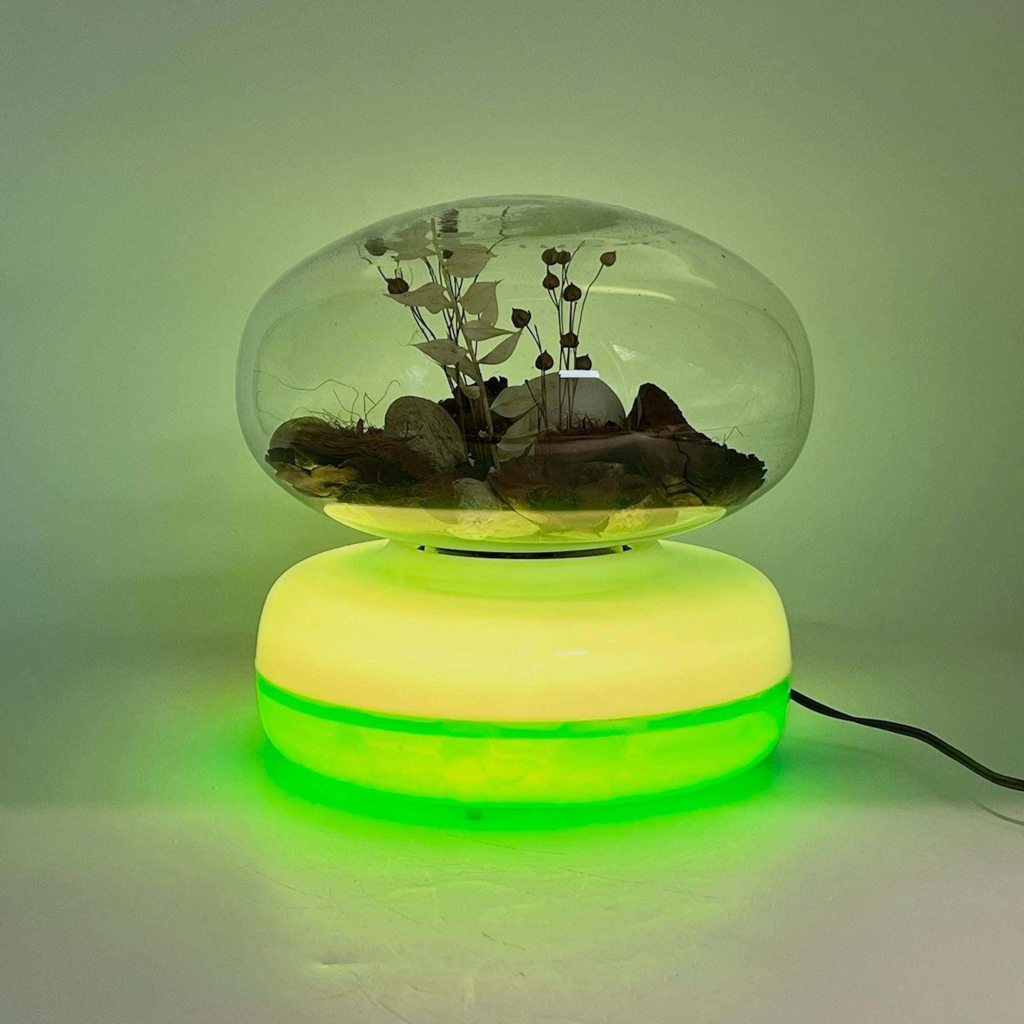 Space Age Green Flying Saucer Table Lamp with Glass Bowl, Italy 1970s For Sale 5