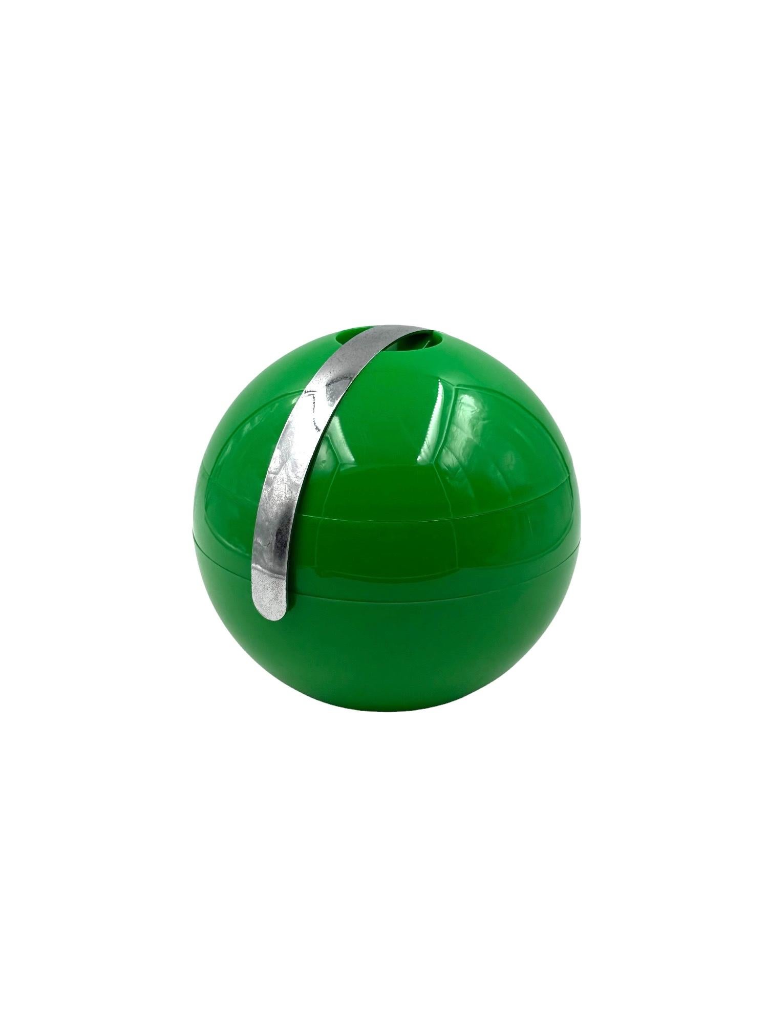 Space age green Ice Bucket, Guzzini Italy, ca. 1970s For Sale 5
