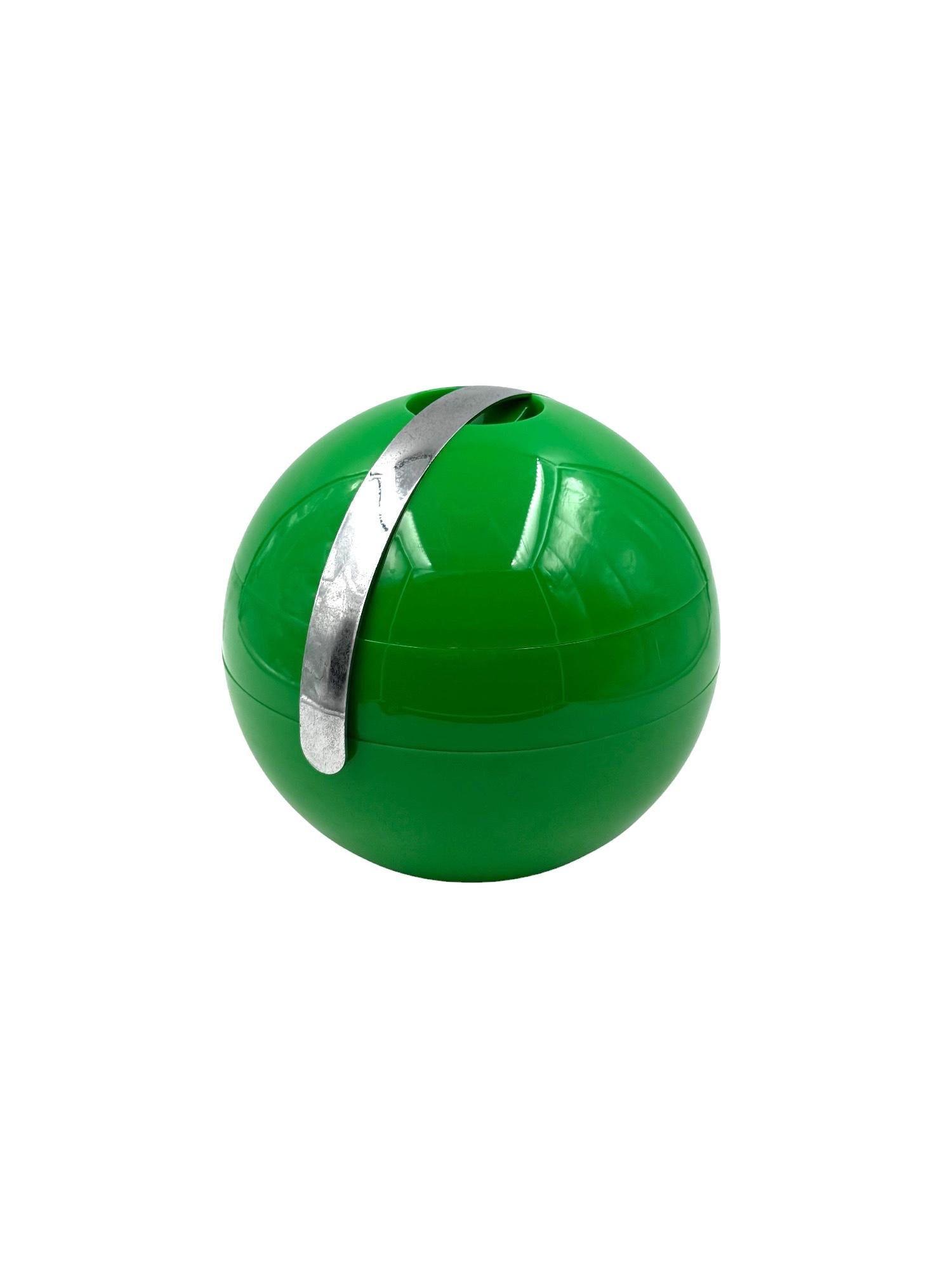 Space age green Ice Bucket, Guzzini Italy, ca. 1970s For Sale 6