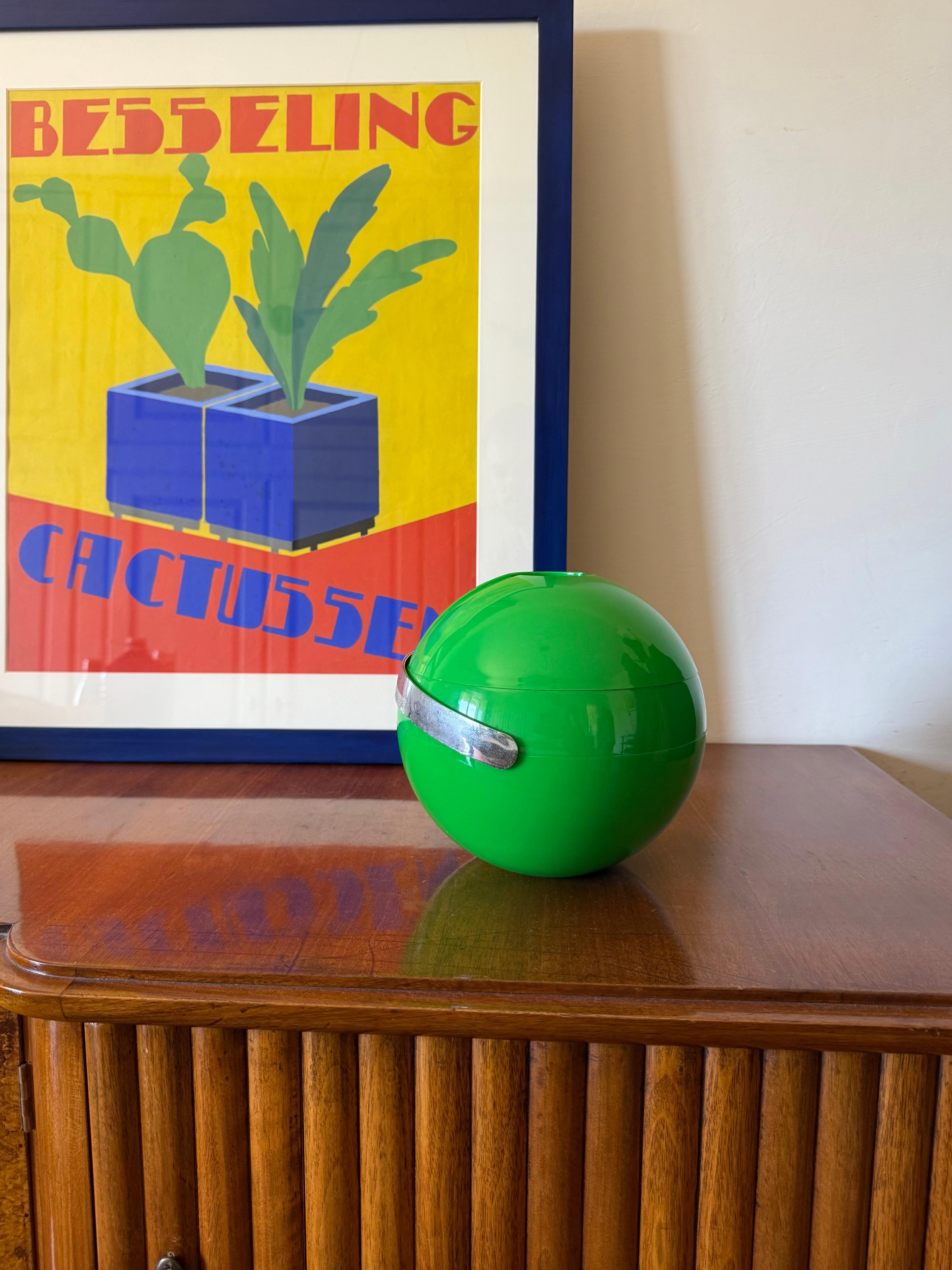 Space Age Space age green Ice Bucket, Guzzini Italy, ca. 1970s For Sale
