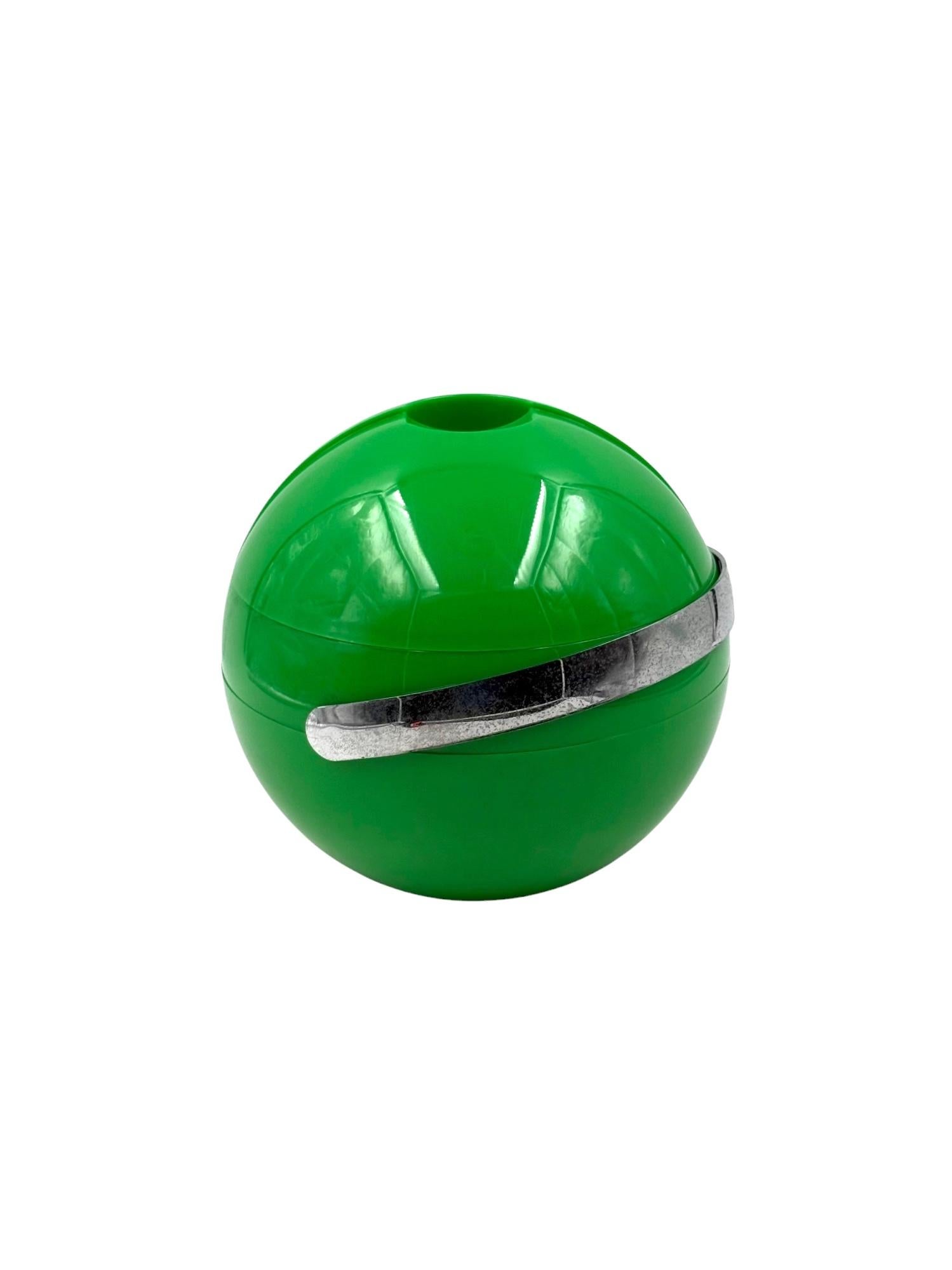 Space age green Ice Bucket, Guzzini Italy, ca. 1970s In Excellent Condition For Sale In Firenze, IT
