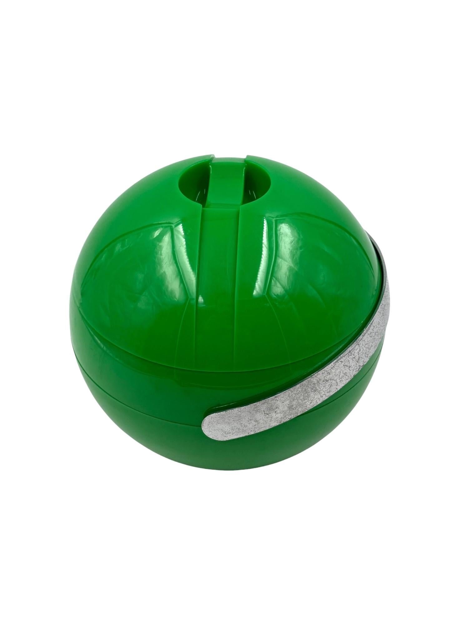 Space age green Ice Bucket, Guzzini Italy, ca. 1970s For Sale 1