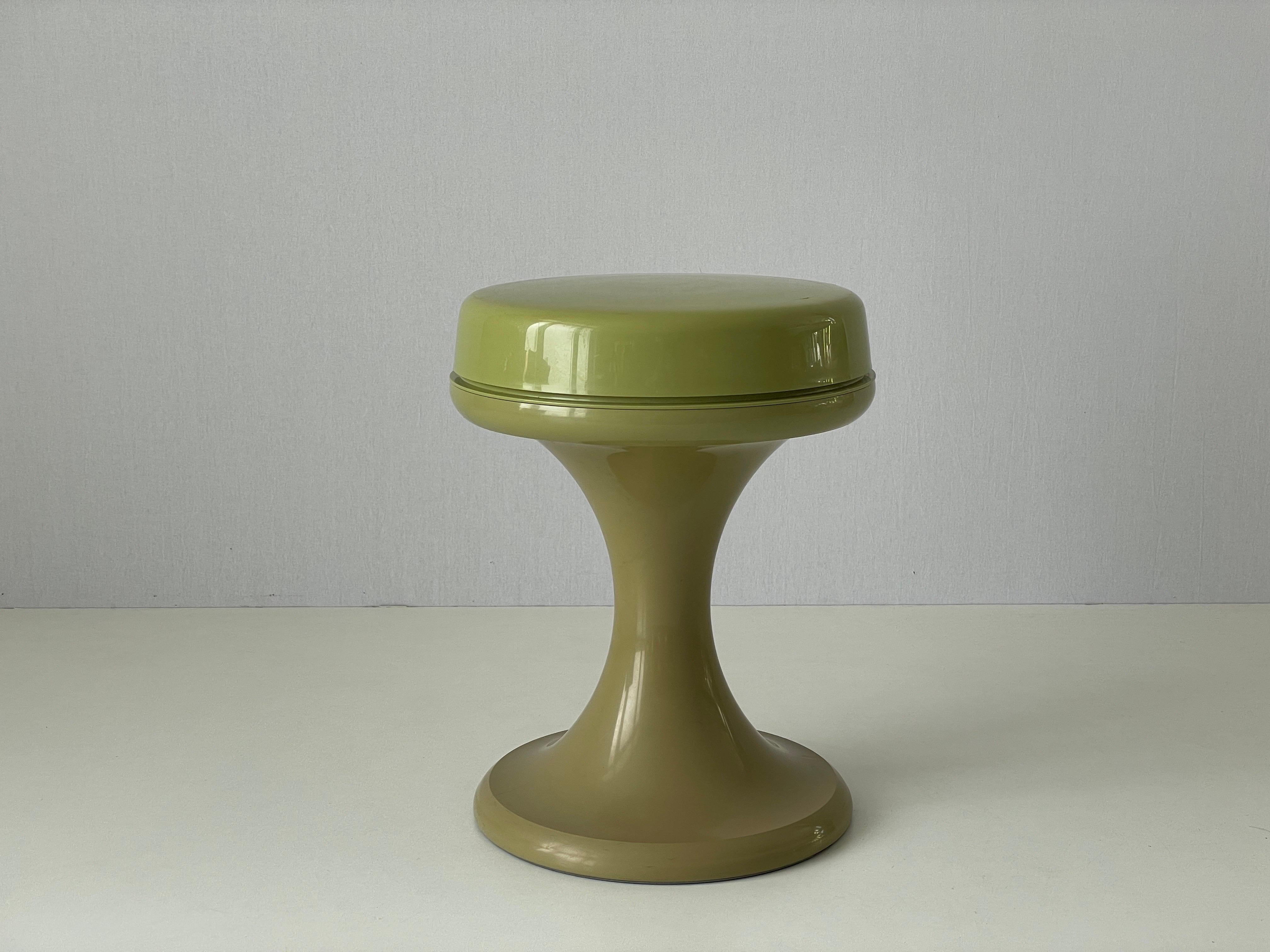 Space Age Green Plastic Stool by EMSA, 1970s, Germany In Good Condition For Sale In Hagenbach, DE