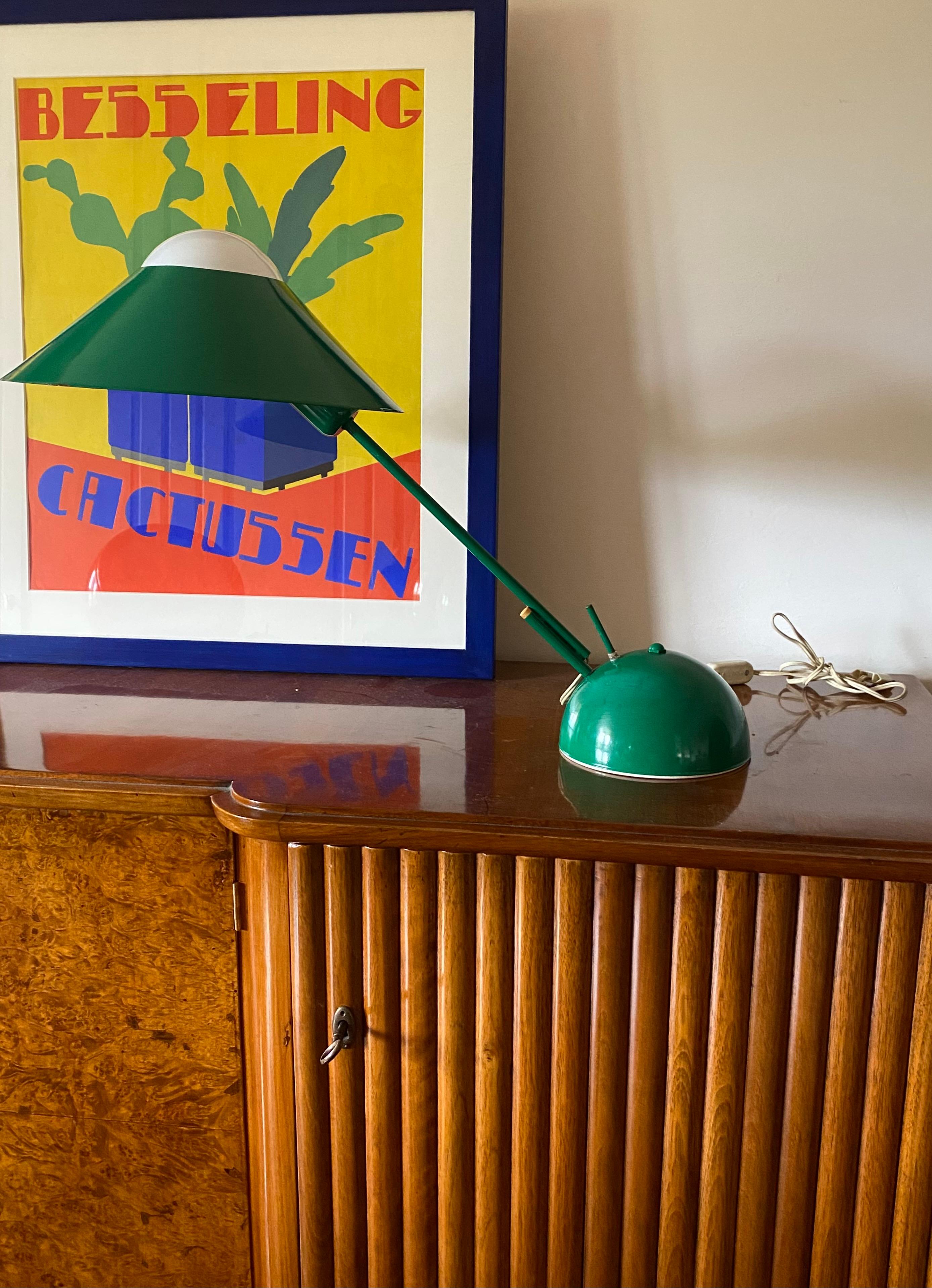 Space Age green table lamp, Italy, 1970s In Excellent Condition For Sale In Firenze, IT