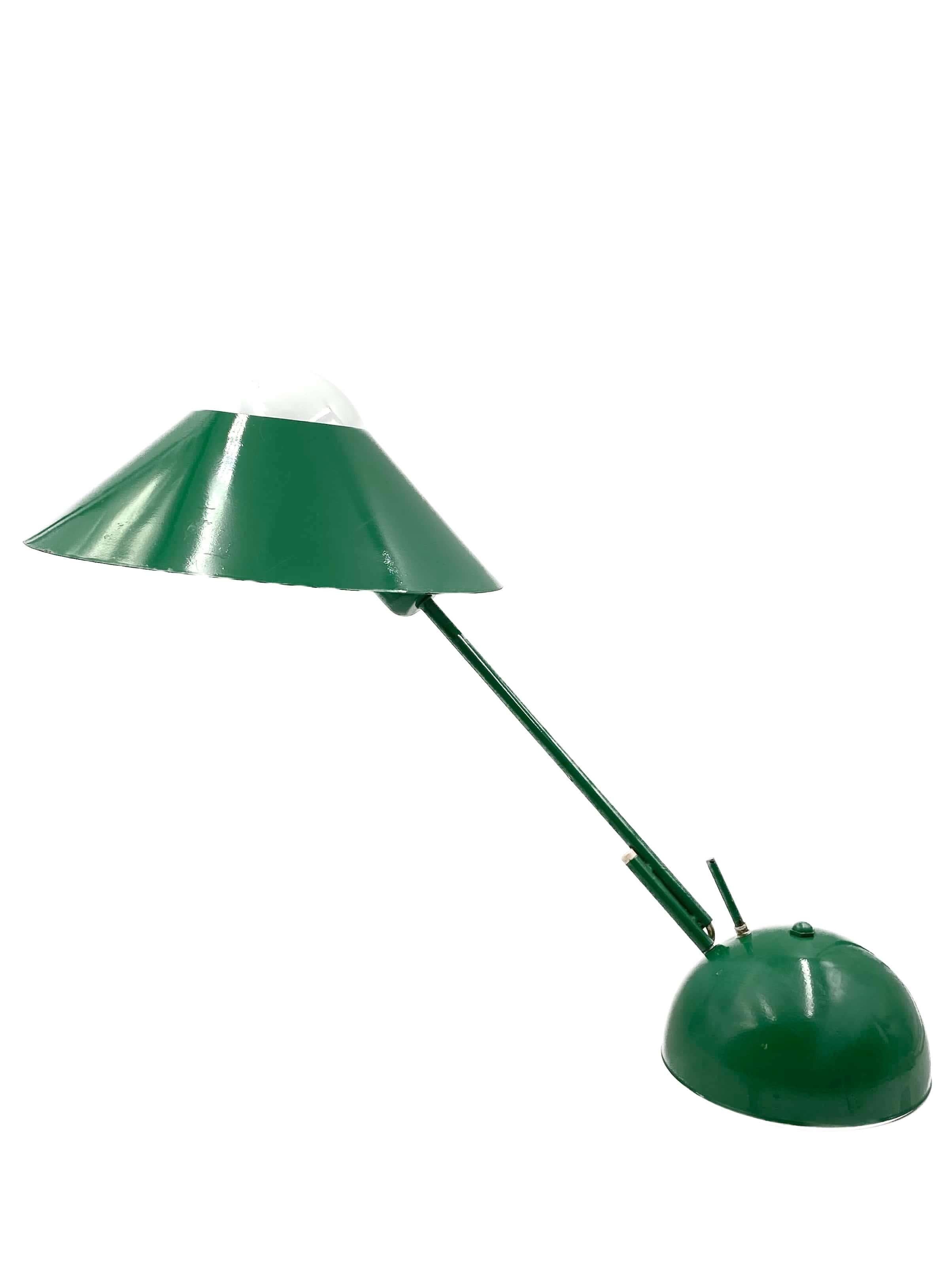 Space Age grüne Tischlampe, Italien, 1970er Jahre (Late 20th Century) im Angebot