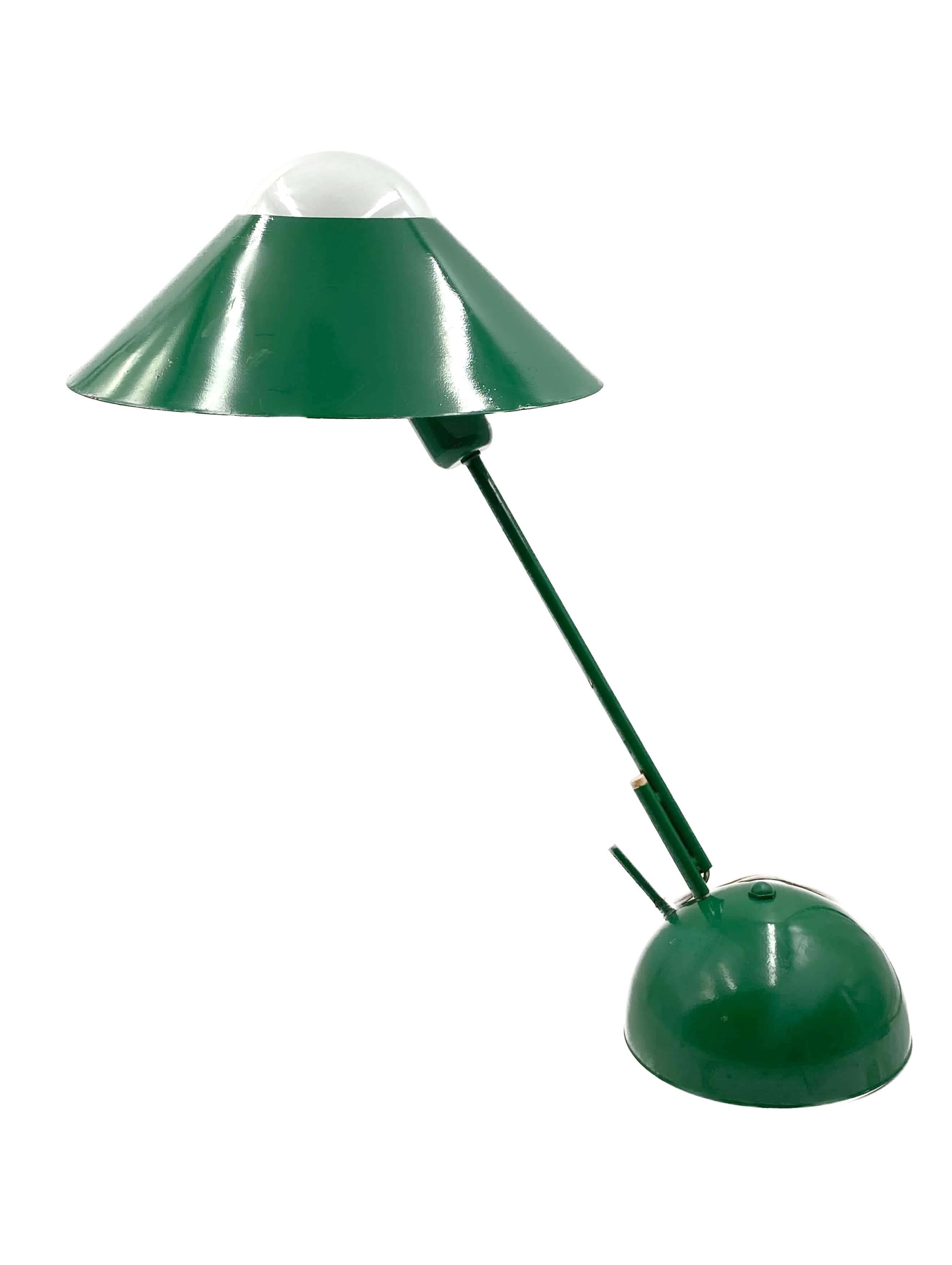 Space Age grüne Tischlampe, Italien, 1970er Jahre im Angebot 1