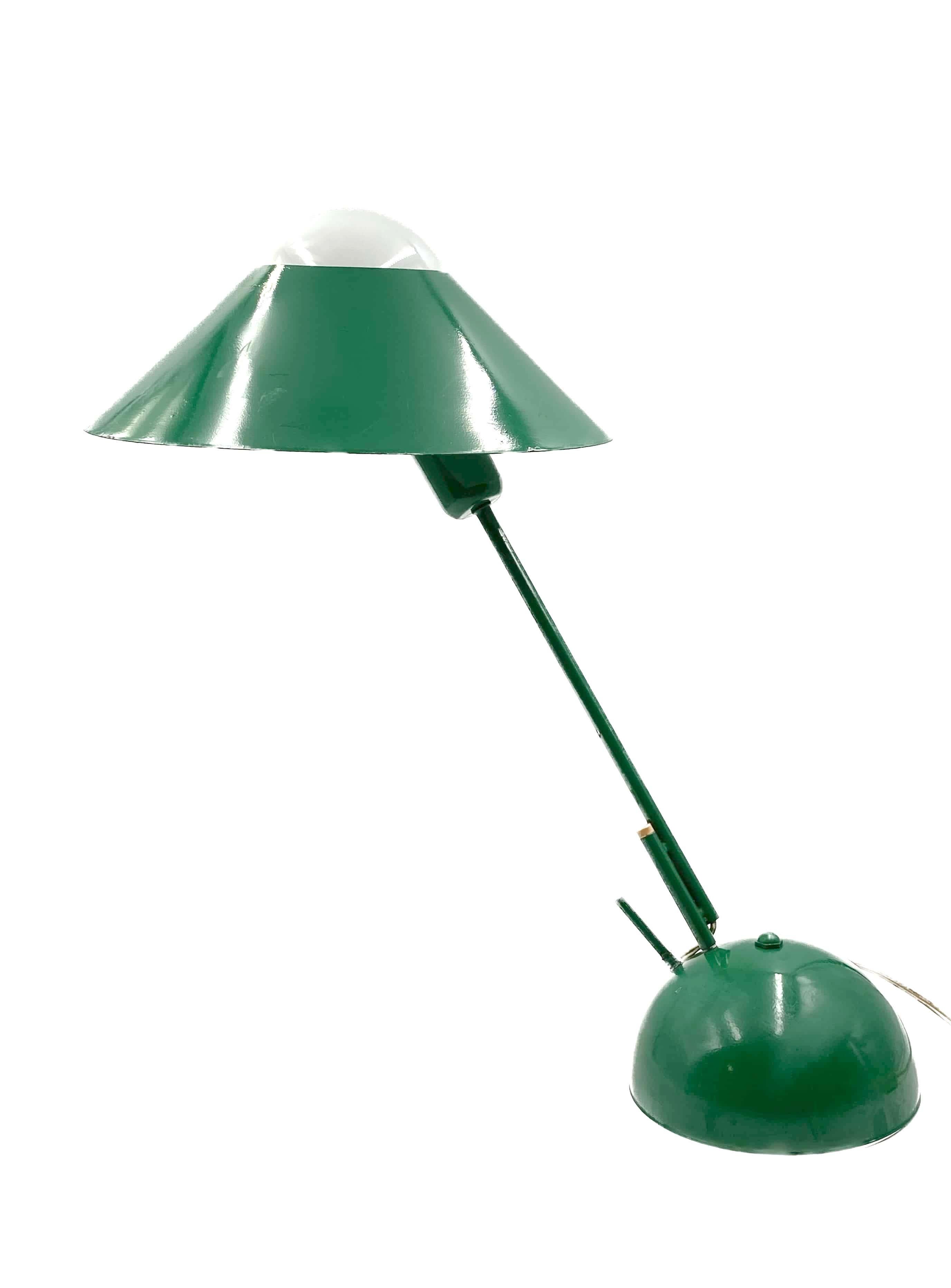 Space Age grüne Tischlampe, Italien, 1970er Jahre im Angebot 3