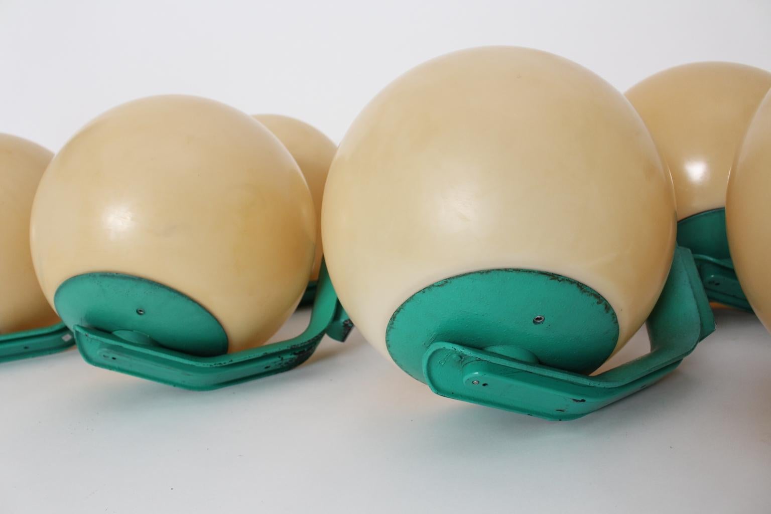 Space Age Green Vintage Outdoor Plastic Globe Wall Lamps by Guzzini, 1970s Italy 9