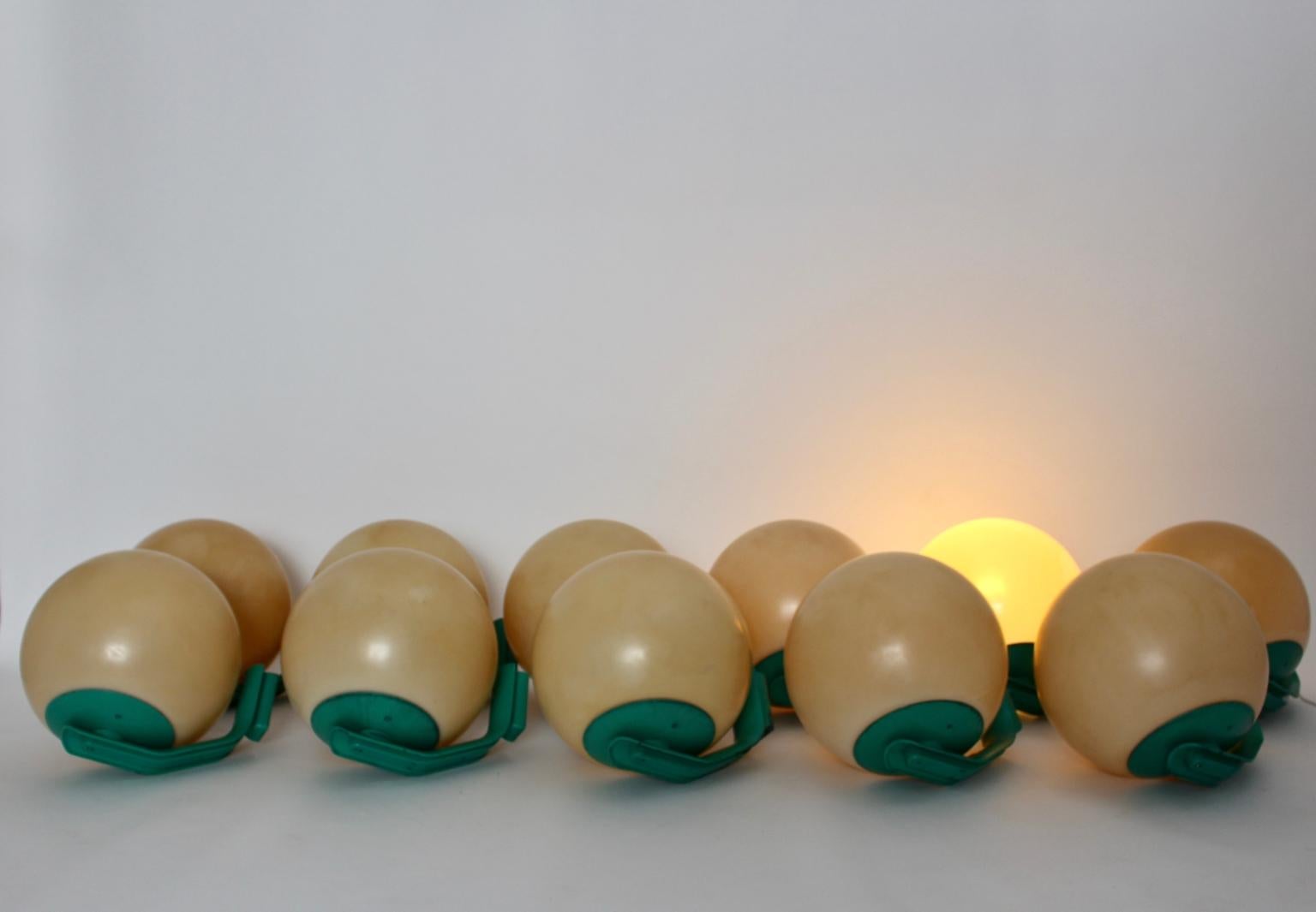 Space Age Green Vintage Outdoor Plastic Globe Wall Lamps by Guzzini, 1970s Italy In Good Condition In Vienna, AT