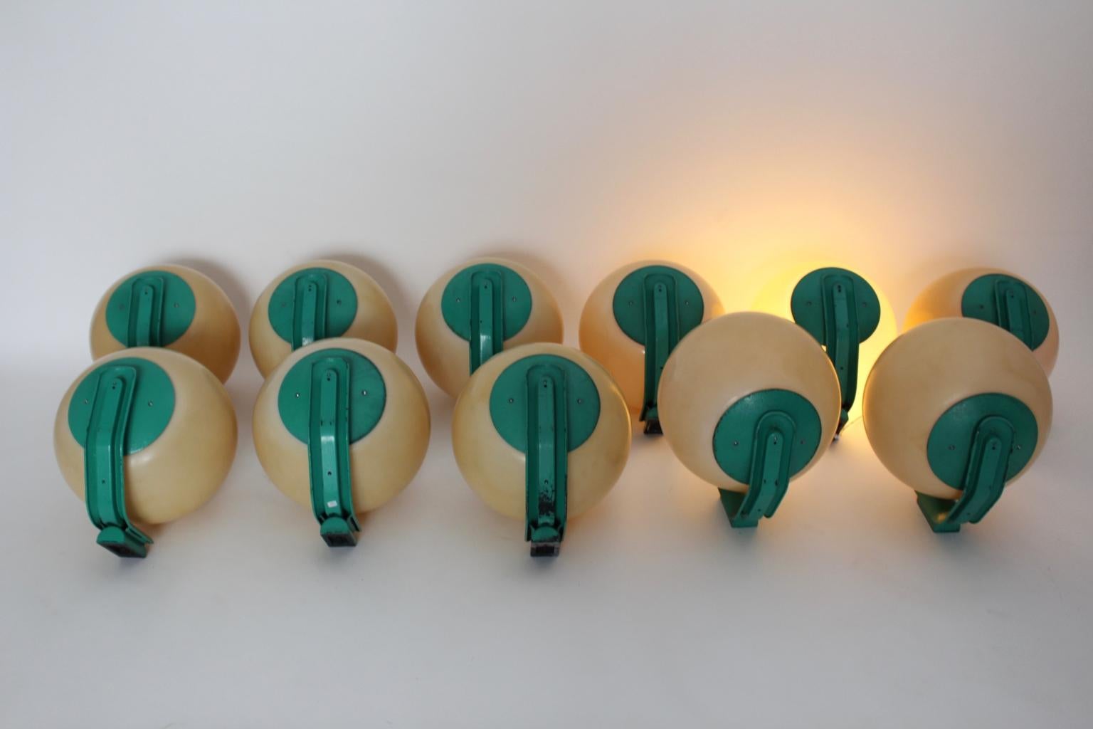 Space Age Green Vintage Outdoor Plastic Globe Wall Lamps by Guzzini, 1970s Italy 2