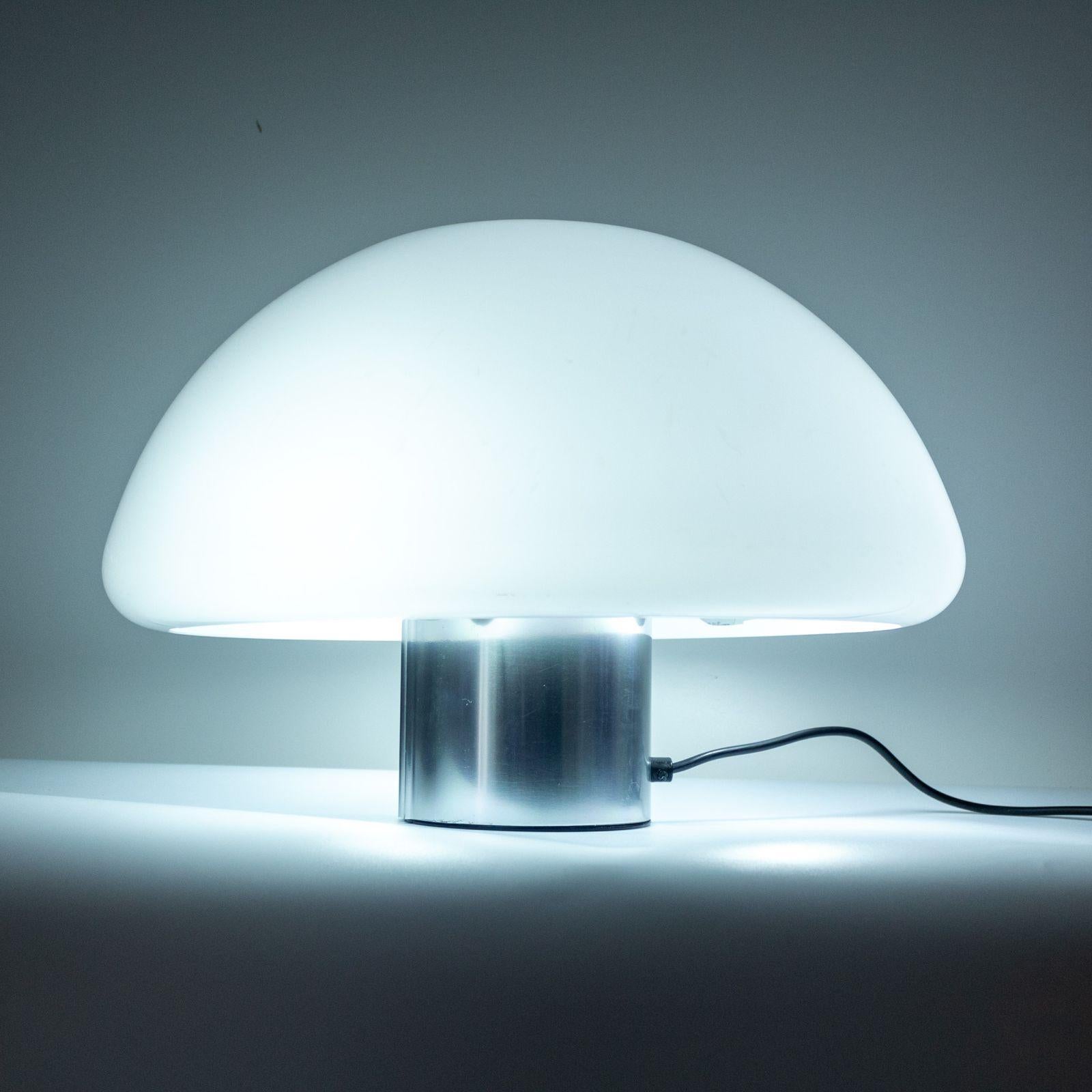 Harvey Guzzini Model 4030 Table Lamp, Italy, 1970s

Harvey Guzzini Model 4030 Table Lamp, an authentic example of Italian Space Age design from the 1970s. This lamp stands out for its iconic shape and the use of high-quality materials, making it a