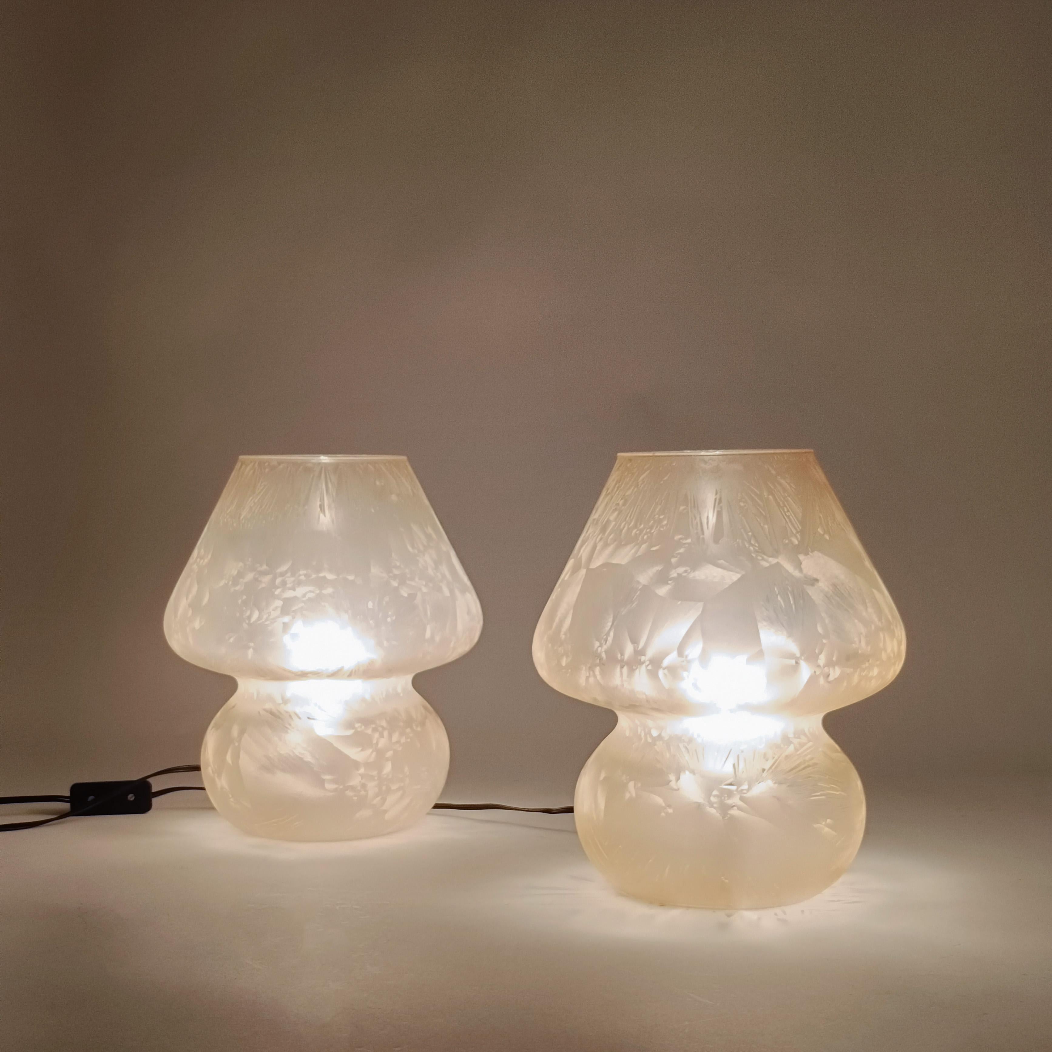 italien L'âge de l'espace. Lampes de table en verre soufflé à la main, Italie, 1970 en vente