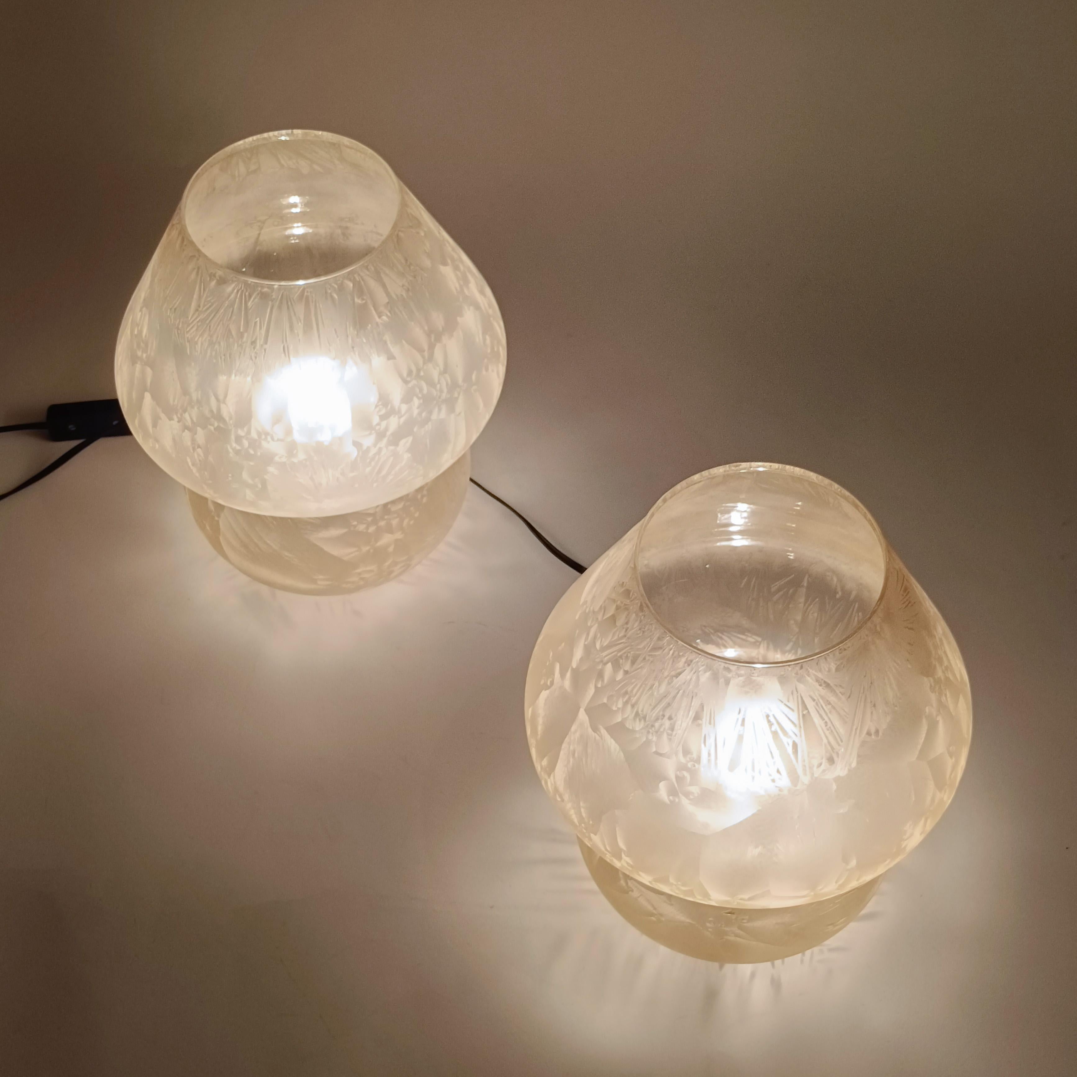 Fait main L'âge de l'espace. Lampes de table en verre soufflé à la main, Italie, 1970 en vente