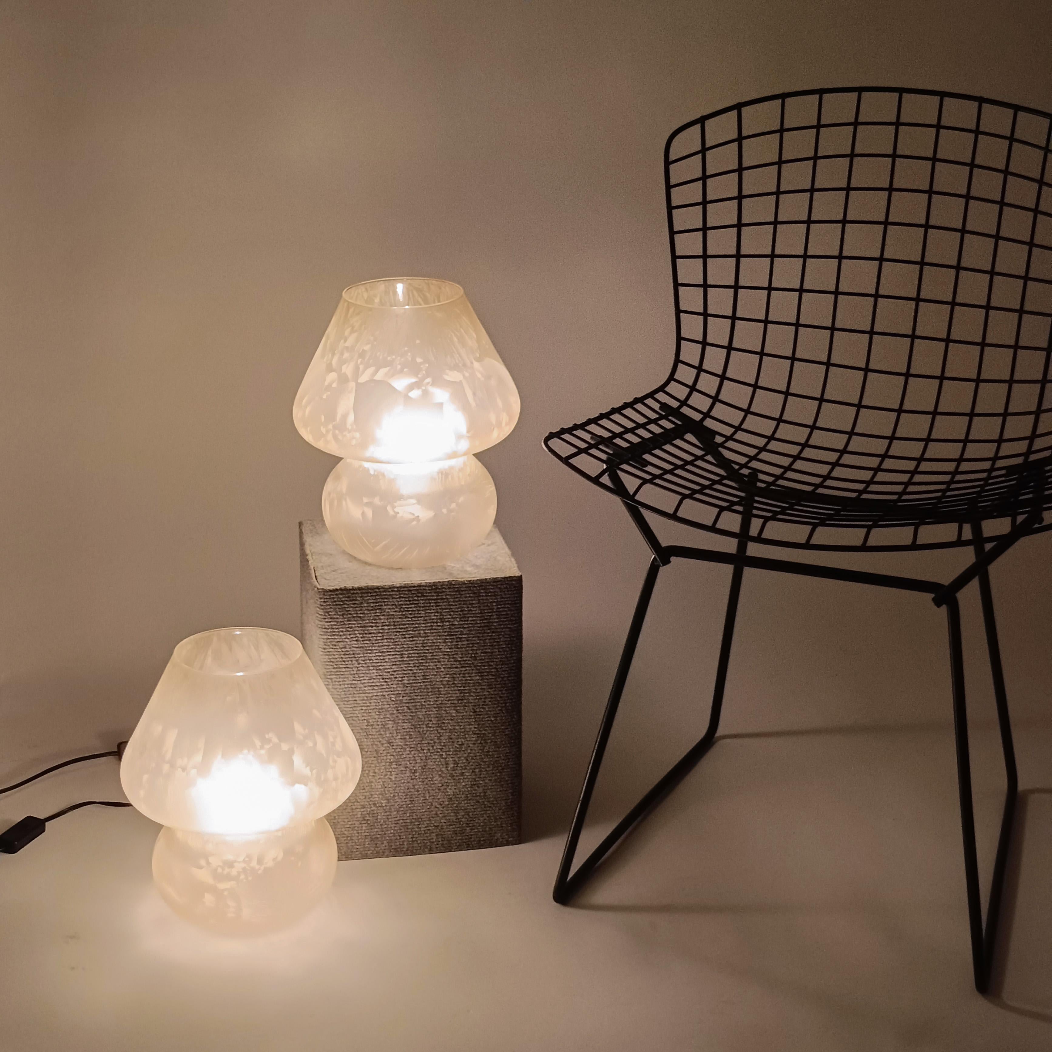 Fin du 20e siècle L'âge de l'espace. Lampes de table en verre soufflé à la main, Italie, 1970 en vente