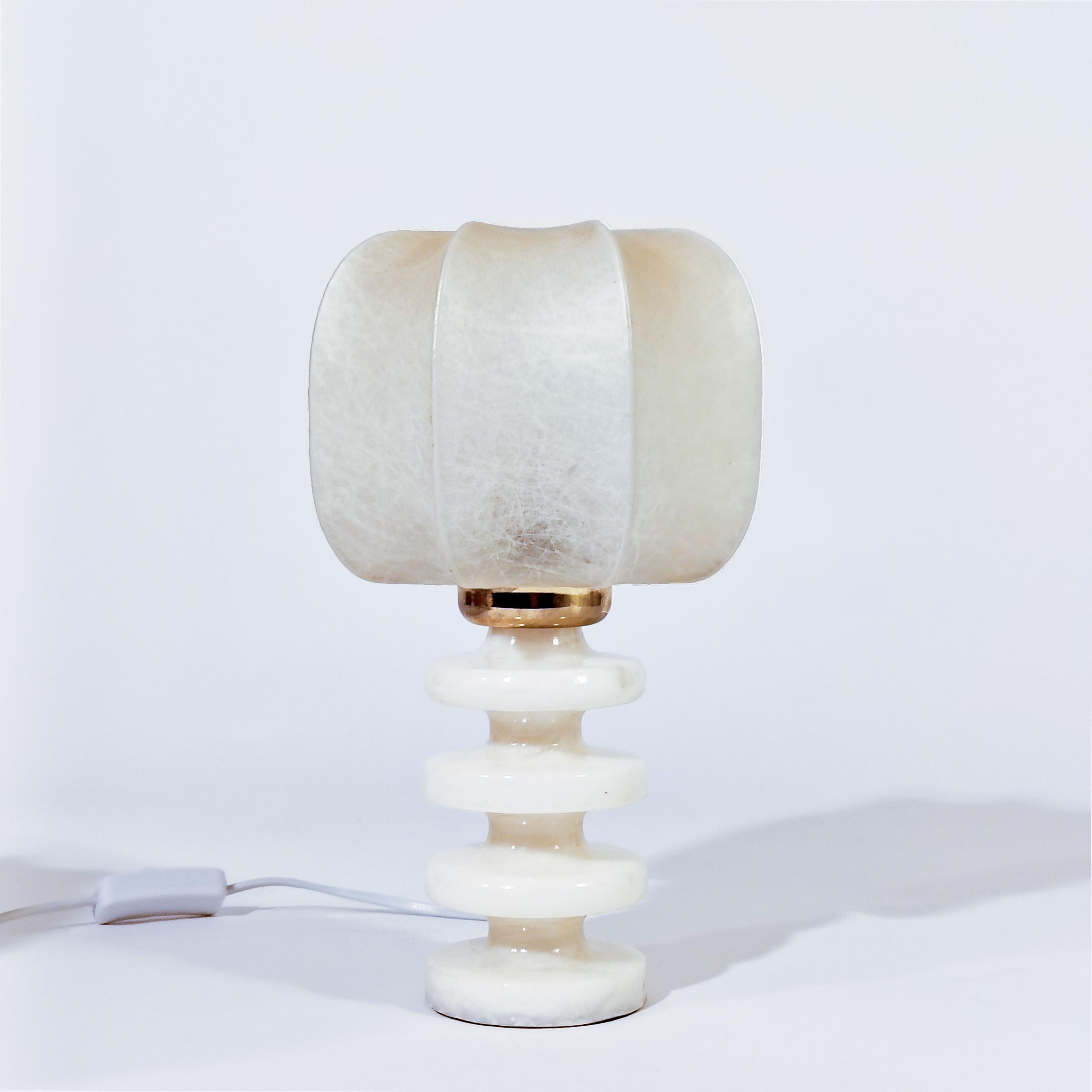 Cocoon resin. Space Age hand-crafted table lamps, Italy, 1970s Era espacial en venta