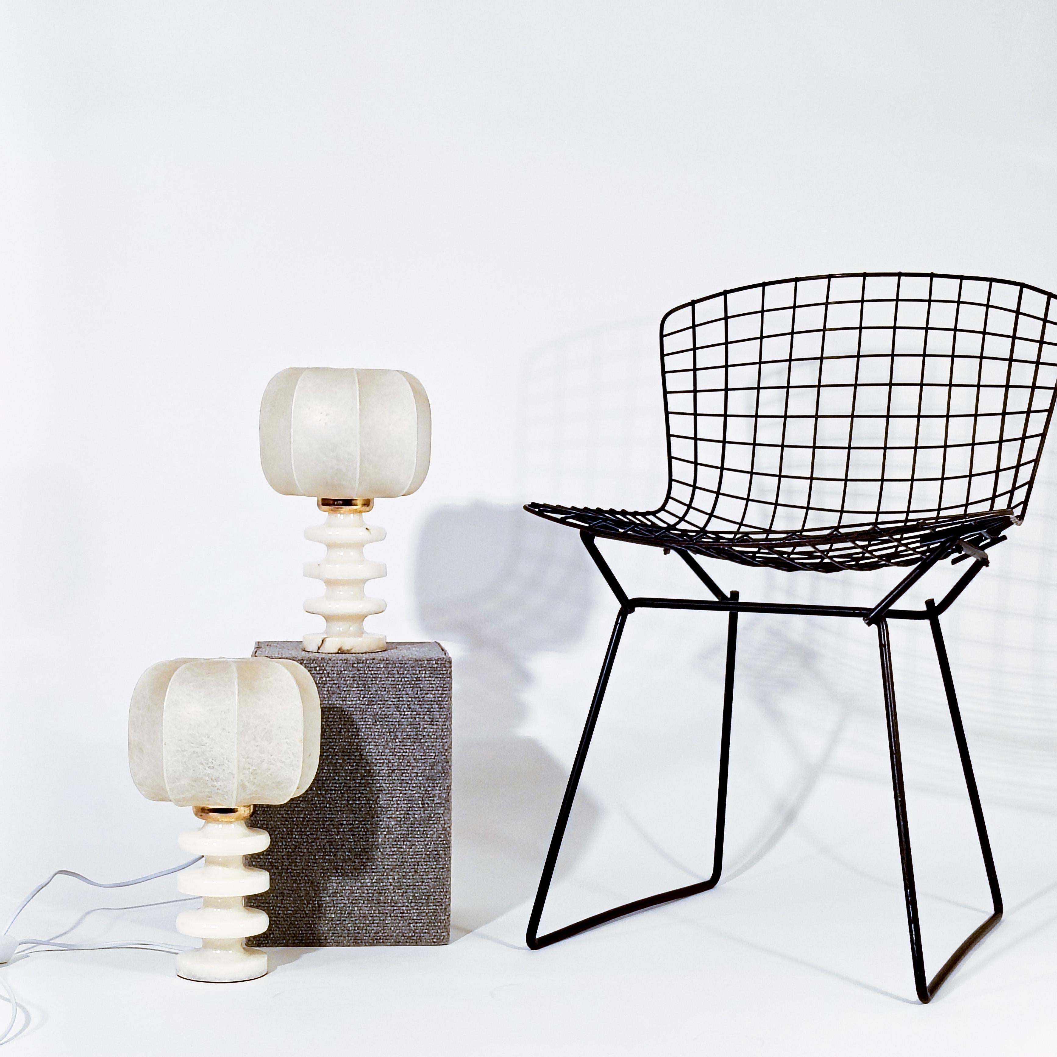 Cocoon resin. Space Age hand-crafted table lamps, Italy, 1970s Tallado a mano en venta