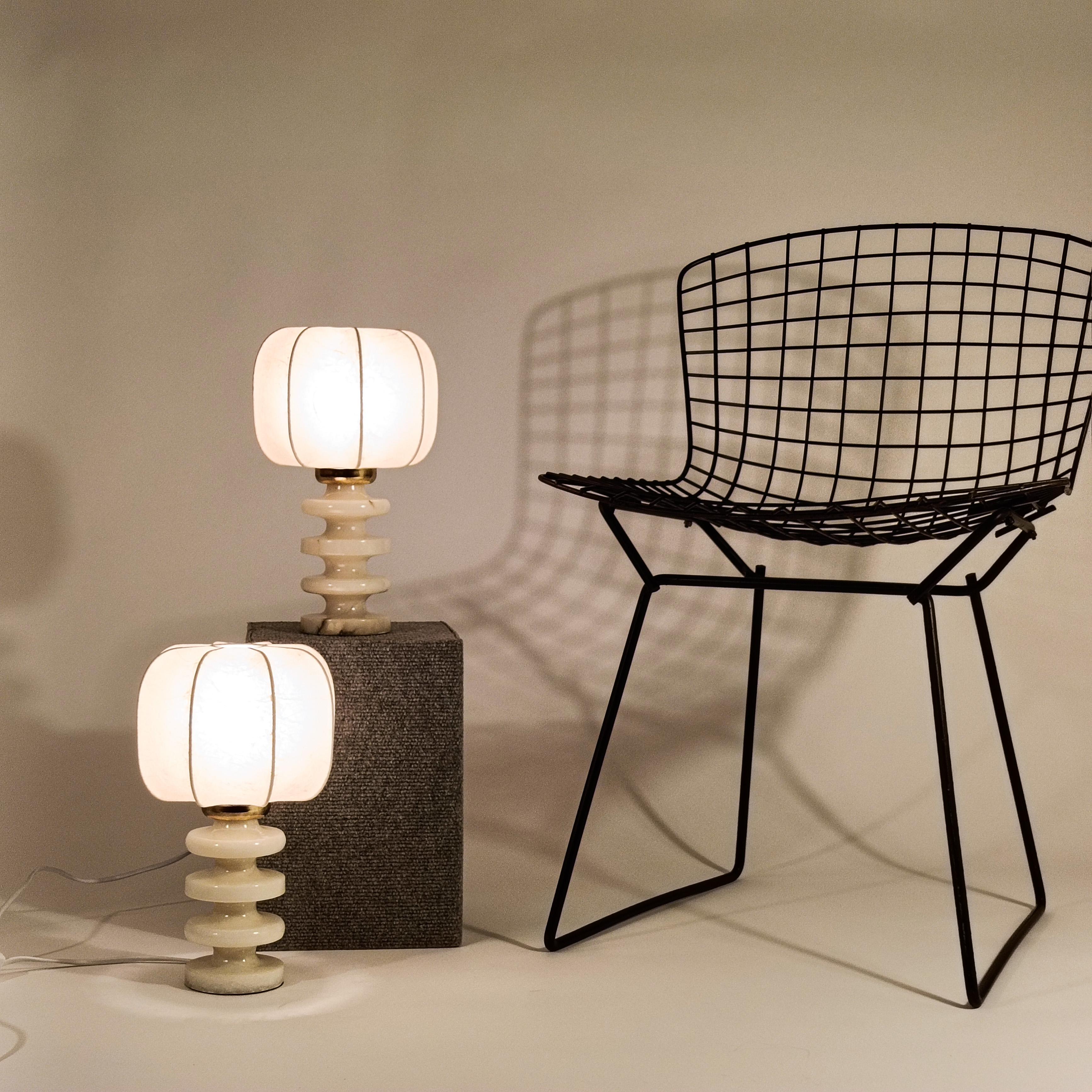 Cocoon resin. Space Age hand-crafted table lamps, Italy, 1970s finales del siglo XX en venta