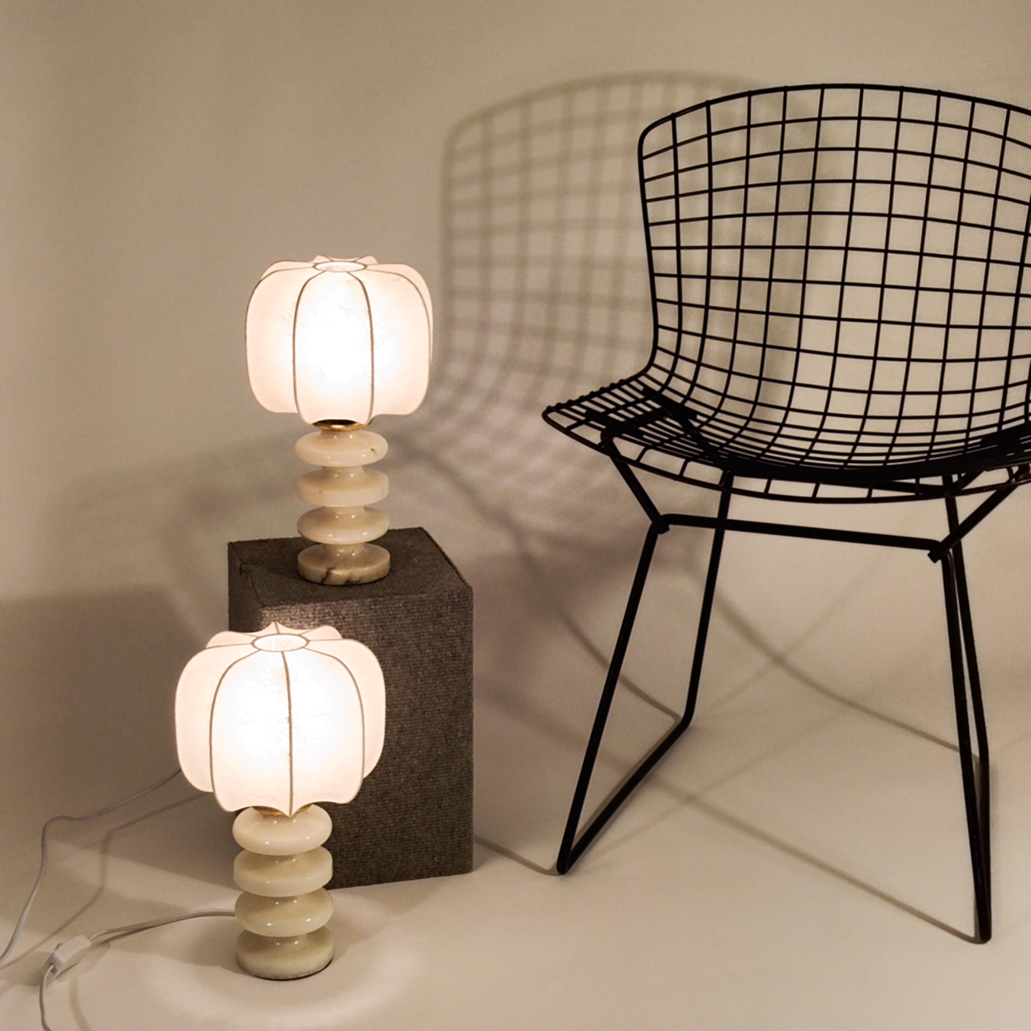 Cocoon resin. Space Age hand-crafted table lamps, Italy, 1970s Metal en venta