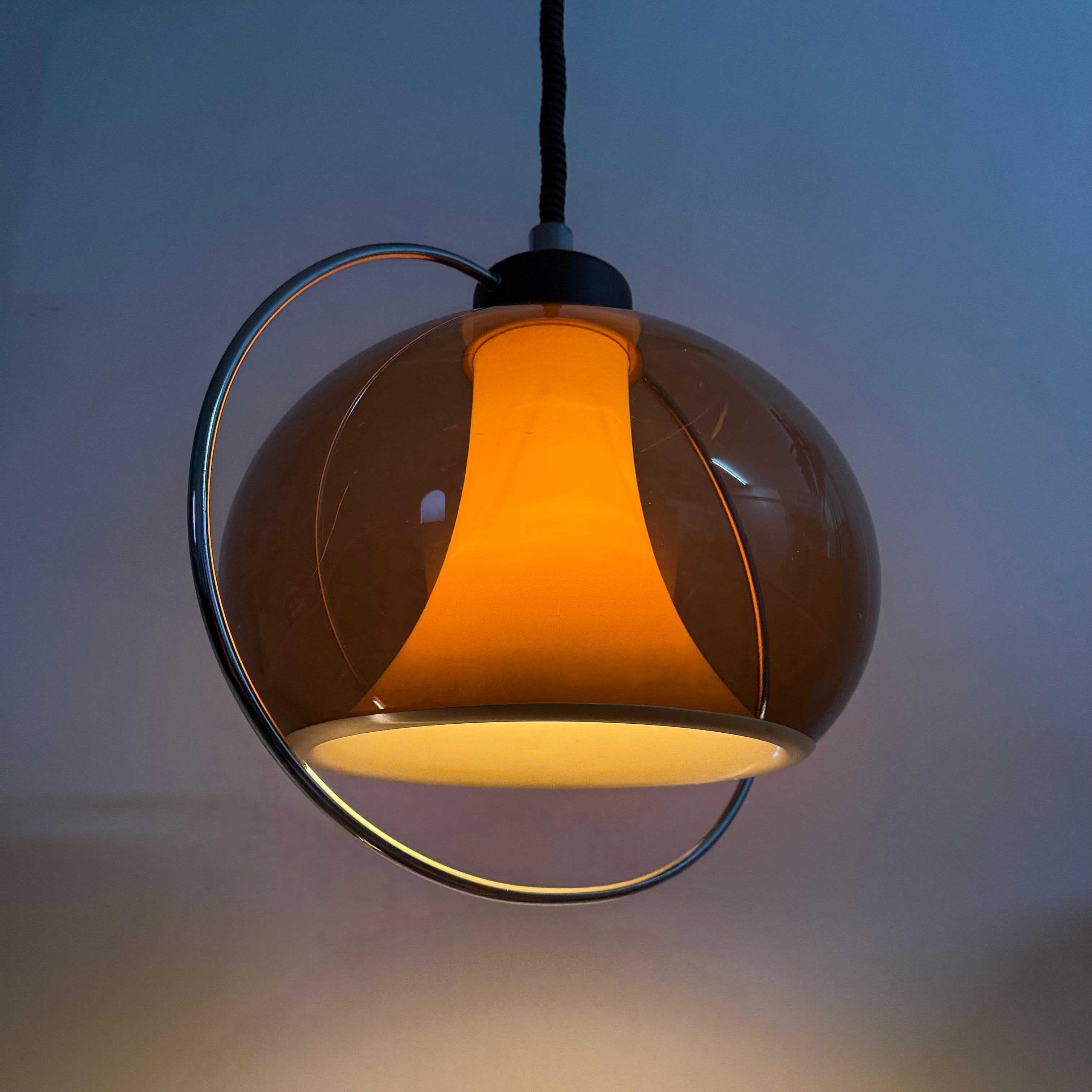 Lampe suspendue de l'ère spatiale, 1970 en vente 5